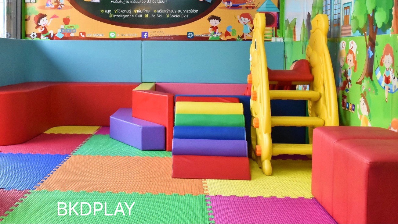 บ่อบอลห้าเหลี่ยมนุ่มนิ่ม พร้อมที่นั่งบุผนัง บ่อบอลรับแขก , รับทำห้องบอล รับบุผนัง ทำผนังกั้นบ้านบอล คอกกั้นเบาะนุ่ม, Softplay หนังนุ่ม คอกกั้นเด็ก ,เครื่องเล่นสนามในร่ม Kid Zone สำหรับโรงพยาบาล คลินิกโรงเรียน และศูนย์การค้าต่างๆ