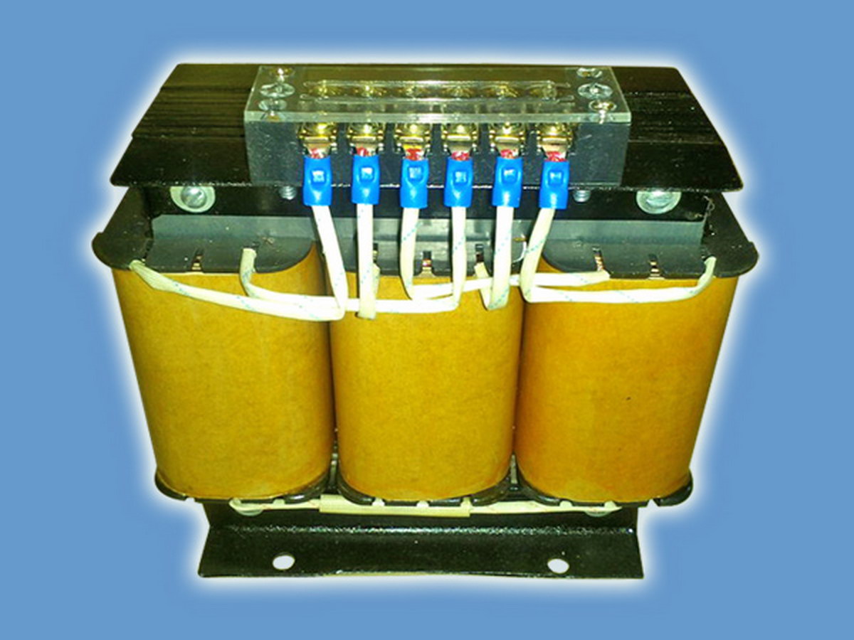 หม้อแปลง 3เฟส Auto Type 600VA in380V out220,200V