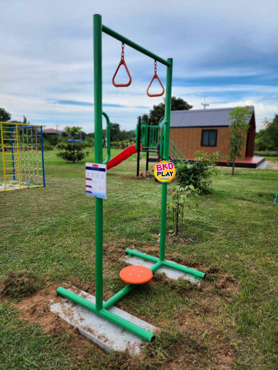 เครื่องออกกำลังกายกลางแจ้งผู้ใหญ่ ,บริหารแขน-หัวไหล่-เอว (แบบบาร์ห่วงโหน-บิดตัว),ลานกีฬาอเนกประสงค์ ,สวนสาธารณะ ,เทศบาล ,หมู่บ้าน ,ผลิตในไทย ,สั่งทำตามสีที่ต้องการได้ ขนาด 60x100x220 ซม.