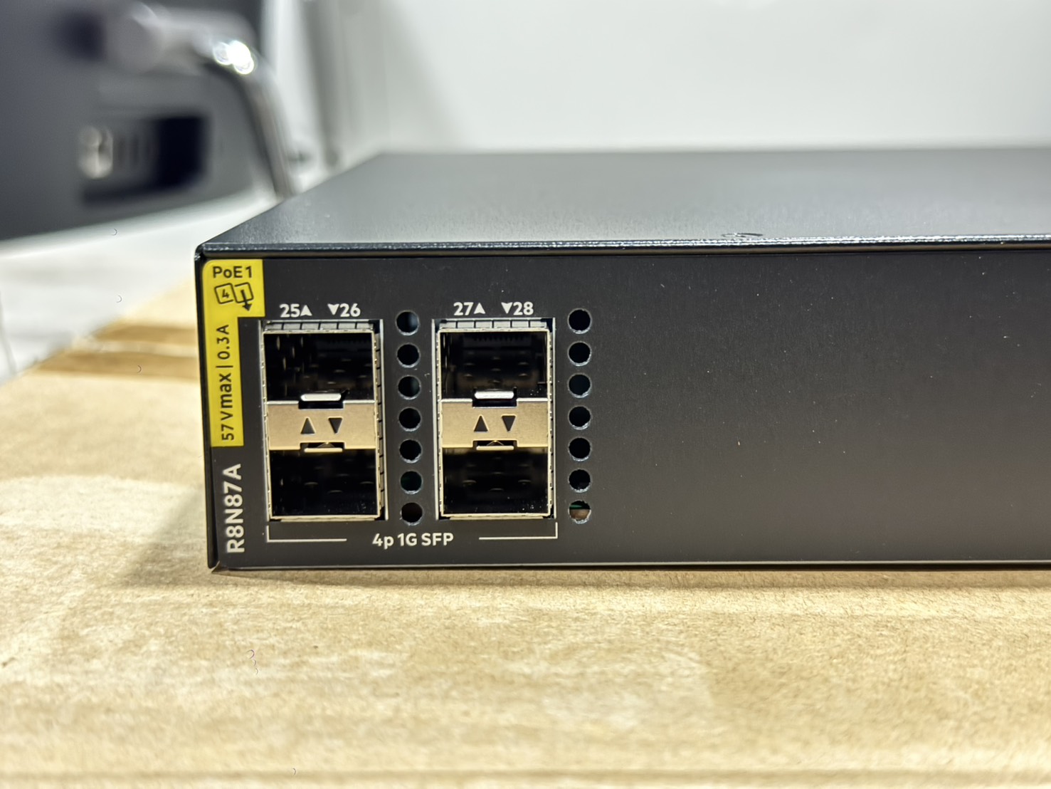 Switch R8N87A Aruba 6000 24G Class4 PoE 4SFP 370W Switch ของใหม่