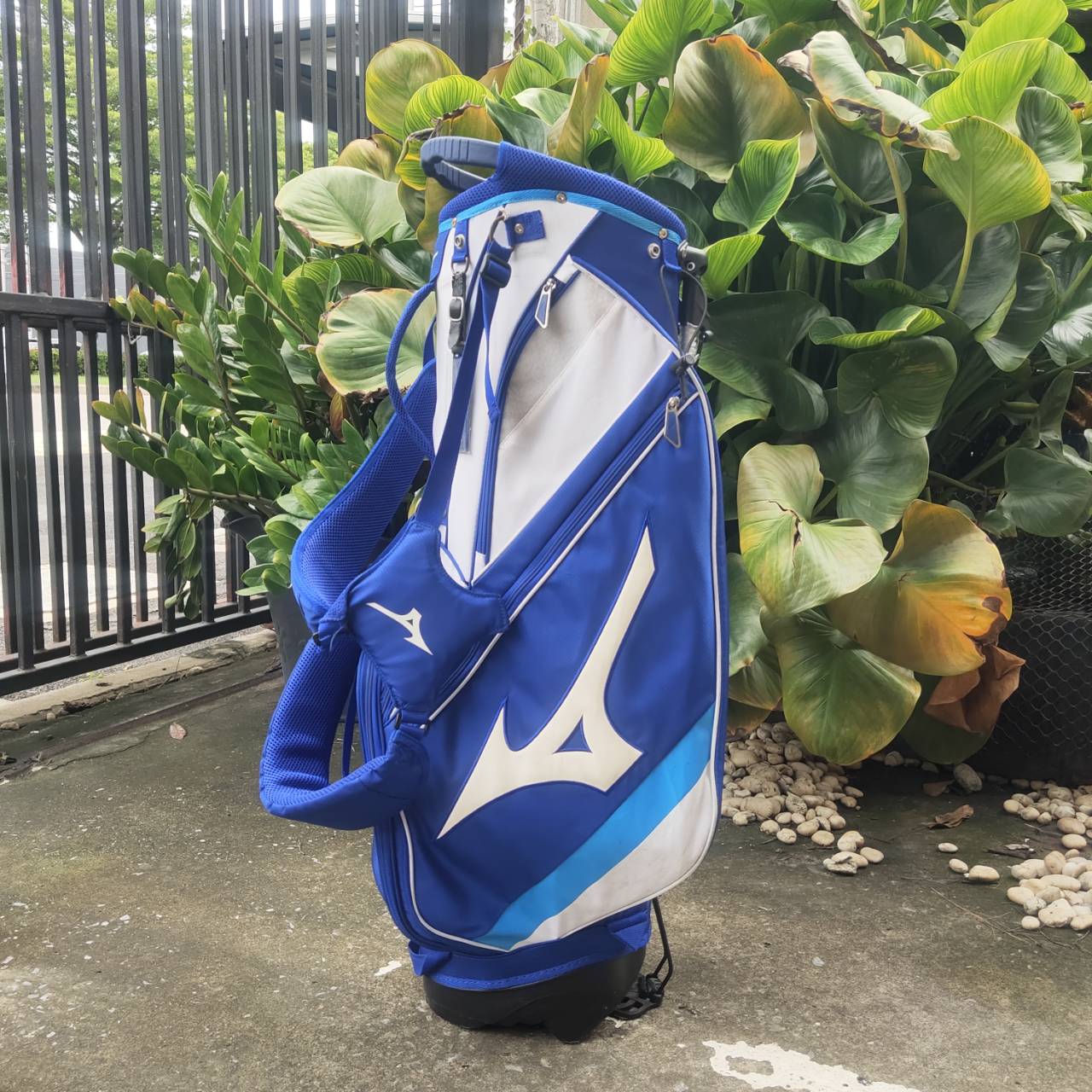 ถุงกอล์ฟ MIZUNO ขาตั้ง ของแท้ มือสอง! สีสวยสะดุดตา เอกลักษณ์ของ MIZUNO เห็นแล้วรู้เลย