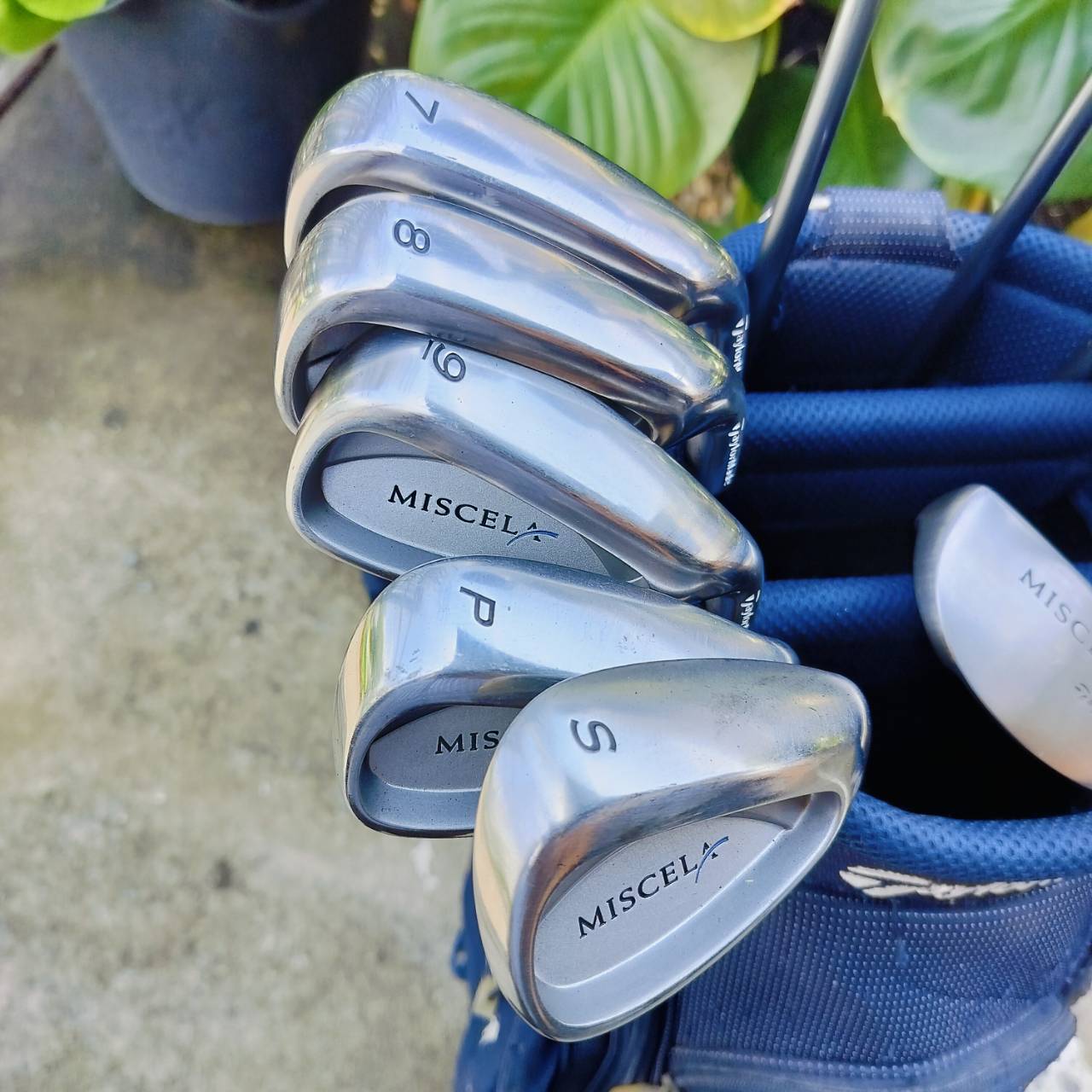 🏌️♀️ไม้กอล์ฟสำหรับผู้หญิง 🏌️♀️ ** ถุงกอล์ฟมีตำหนิ มีรูป** . SET TAYLORMADE MISCELA เป็นก้านเบาพรีเมี่ยมจริงๆ หัวไม้หัวใหญ่ หน้าเด้ง ตีตรง ไม้ช่วยเพิ่มระยะให้อย่างดี ไม้กอล์ฟพรีเมี่ยมมือสอง ของแท้ By NakaraLuxurious