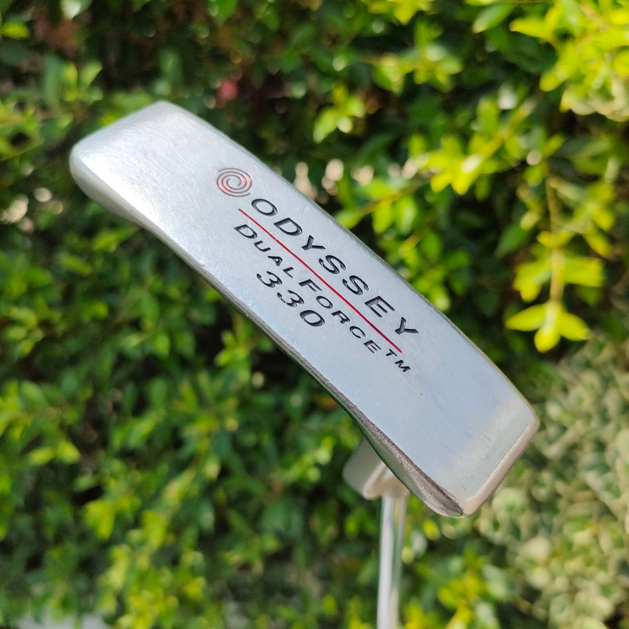 PUTTER ODYSSEY DUAL FORCE TM 330 ความยาว 35 นิ้ว รุ่นหน้าดำมาอีกแล้ว ก้าน ODYSSEY DUAL FORCE รุ่นนี้ที่เป็นรุ่นยอดนิยมมากๆ เพราะ หน้าไม้รุ่นนี้ ทั้งนุ่มและหนึบมาก เกาะไลน์มาก