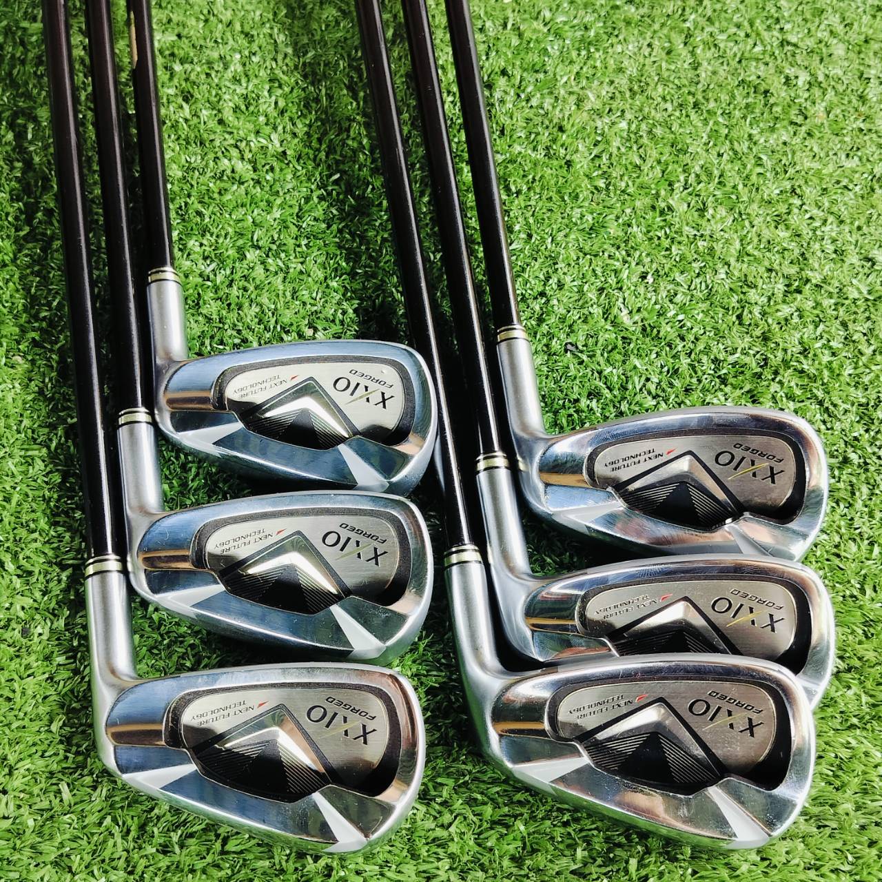 ชุดเหล็ก XXIO FORGED MX4000 เป็นรุ่นพรีเมี่ยมสุดๆของ XXIO พรีเมี่ยมกว่า IMPACT POWER เพราะเป็นวัสดุ FORGED ญี่ปุ่น และสร้างให้เป็นรูปแบบ CAVITY ใช้เนื้อ FORGED เยอะวัสดุราคาแพง ไม้กอล์ฟพรีเมี่ยมญี่ปุ่นมือสอง ของแท้ By NakaraLuxurious