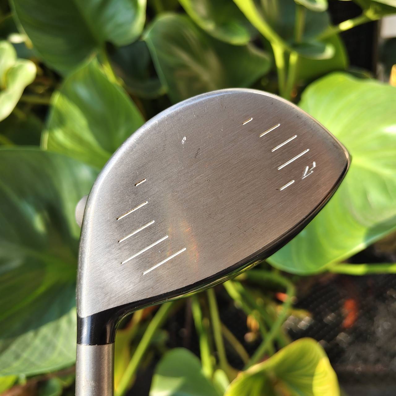 Driver TaylorMade r7 425 องศา 9.5 ออกแบบตามหลักอากาศพลศาสตร์เพื่อลดแรงต้านลม ช่วยให้เร่งสปีดหัวไม้