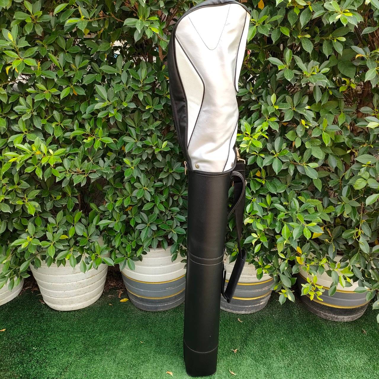 ถุงกอล์ฟ HAIF SET MIZUNO มือสอง ถุงใบขนาดกลาง ไม่ใช่ใบเล็ก ใส่ไม้ได้เยอะมาก ใส่ไปออกรอบต่างประเทศ ยังได้ครับ สุดยอดคุณภาพ