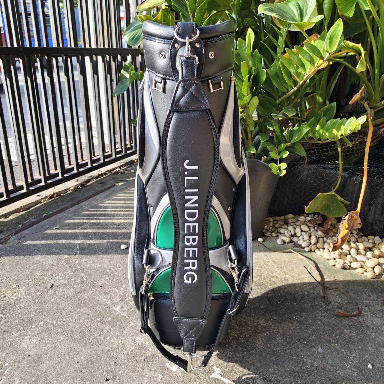 ถุงกอล์ฟ J.LINDEBERG – เท่ พรีเมี่ยม สไตล์สวีเดน! สายแฟสายกอล์ฟต้องมี!