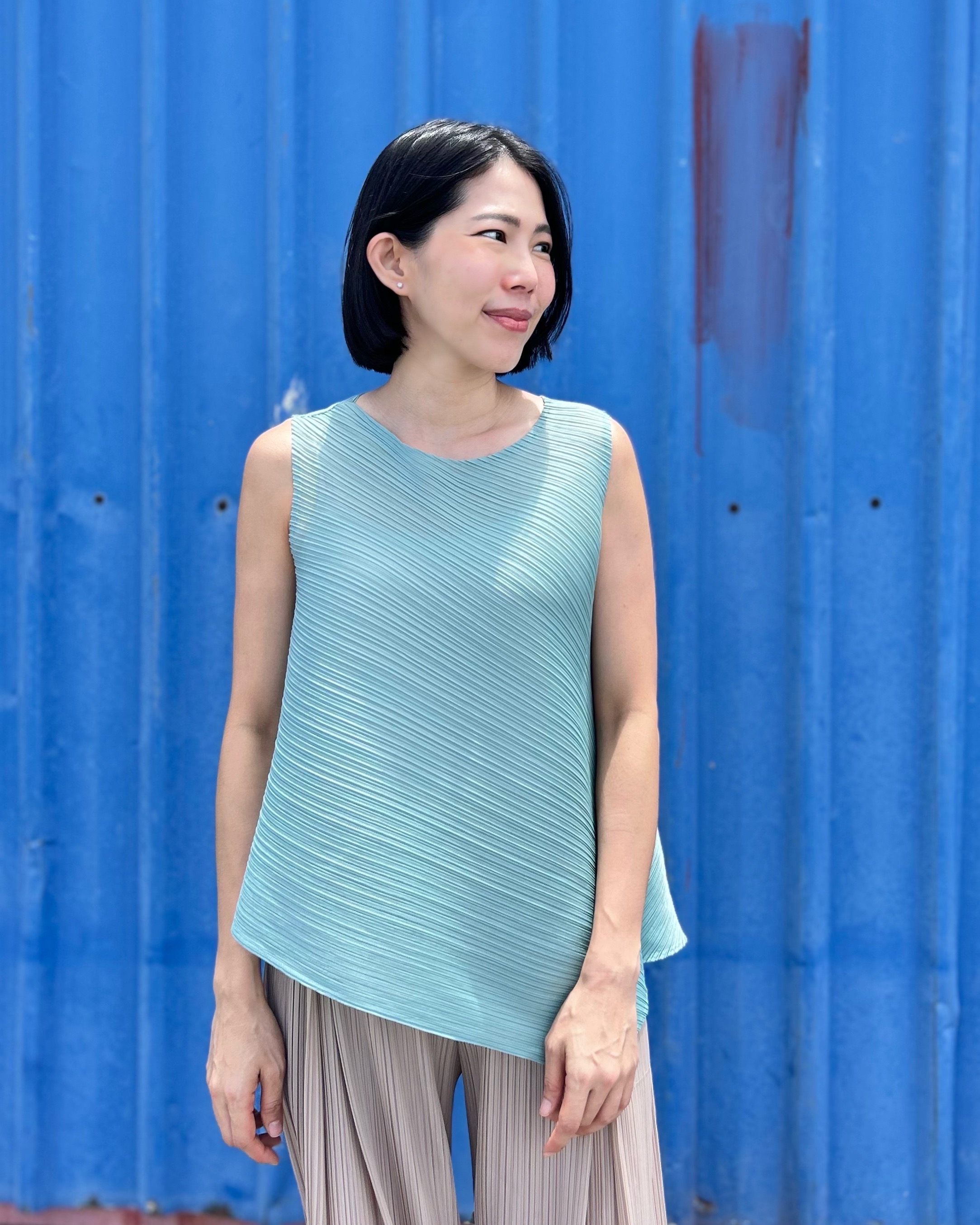 2MUAY รุ่น GJO10240เสื้ออัดพลีท SLEEVELESS ASYMMETRIC PLEATED TOP