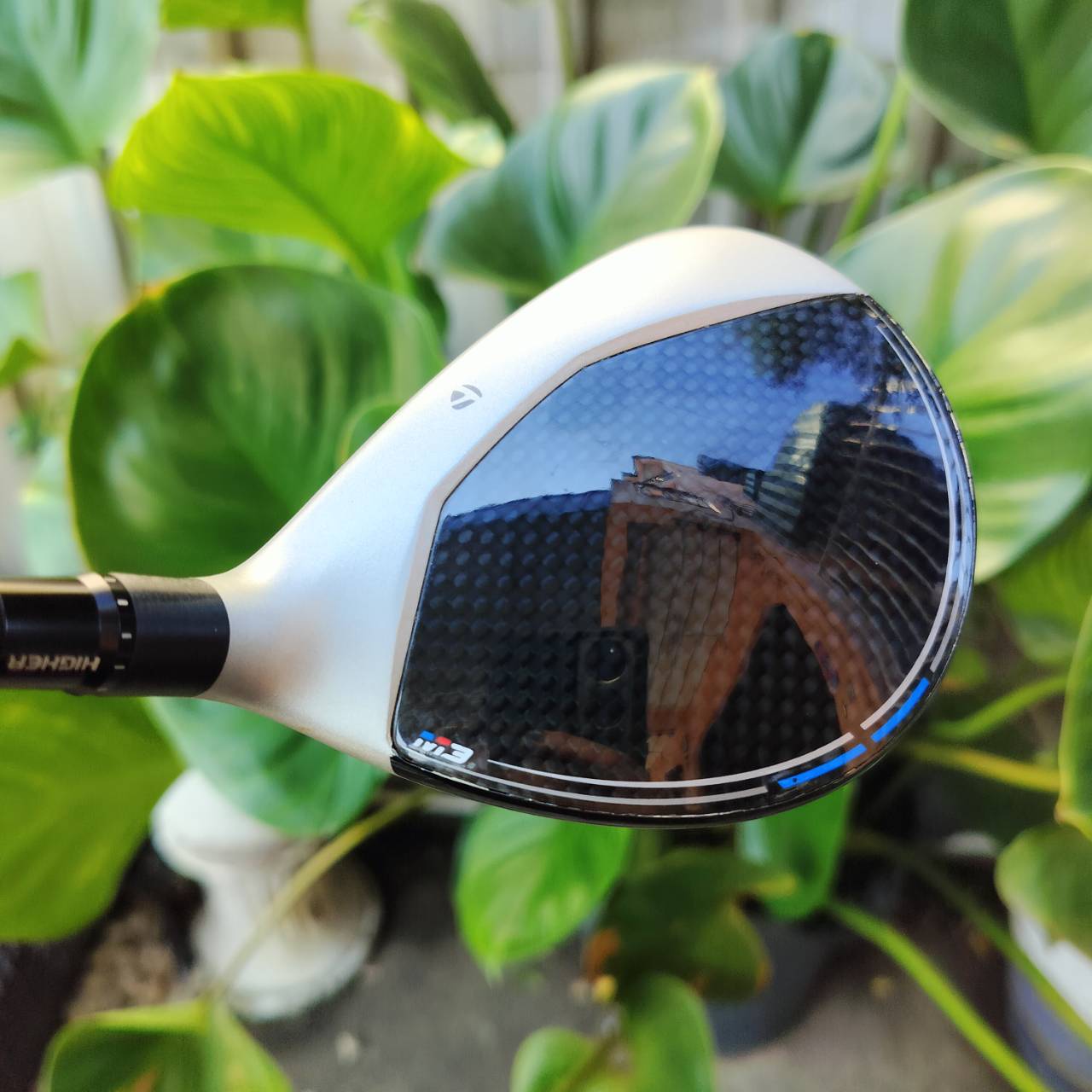 FW3 TAYLORMADE M3 องศา 15 กระดองเคฟล่า CG ต่ำ และดีที่สุด ไขปรับได้ทั้ง ขึ้น ลง ซ้าย ขวา เพื่อวิถีที่ดีที่สุด หน้ามี POCKET สุดเด้งอีกด้วย ไม้กอล์ฟพรีเมี่ยมมือสอง ของแท้ By NakaraLuxurious