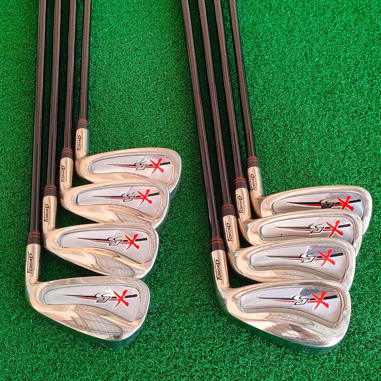 **ไม้กอล์ฟสำหรับผู้หญิง** ชุดเหล็ก T-ZOOM X5 มีเหล็ก 4-9 เเละ PW SW ก้าน MEMORY ACTION FLEX L เป็นเหล็ก FORGED CAVITY ตีง่าย วัสดุดีมากๆ นุ่มครับ ของใหม่รุ่นนี้ออกมา 39,899