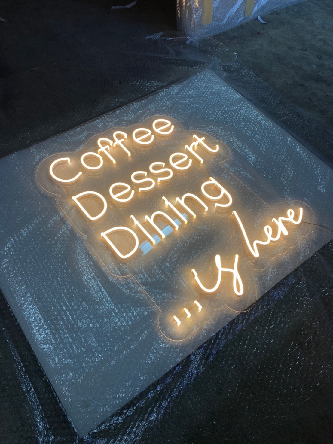 ไฟนีออน เฟค