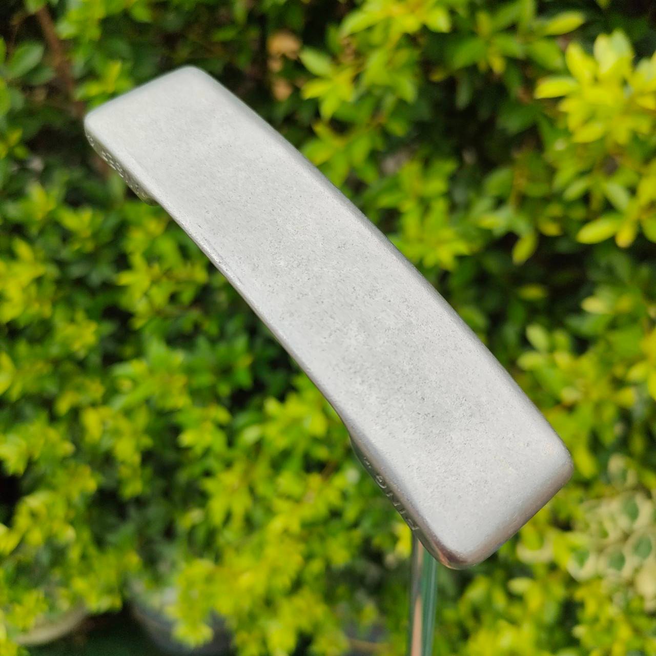 PUTTER PING ANSER 4 ความยาว 34 นิ้ว ก้าน PING สภาพสวย เดิมๆ ครับ รุ่น ANSER 4 เป็นรุ่นยอดนิยม ของ PING ออกแบบได้ลงตัว และเป็นต้นแบบของพัตเตอร์ หลายตัวในปัจจุบันนี้!!!