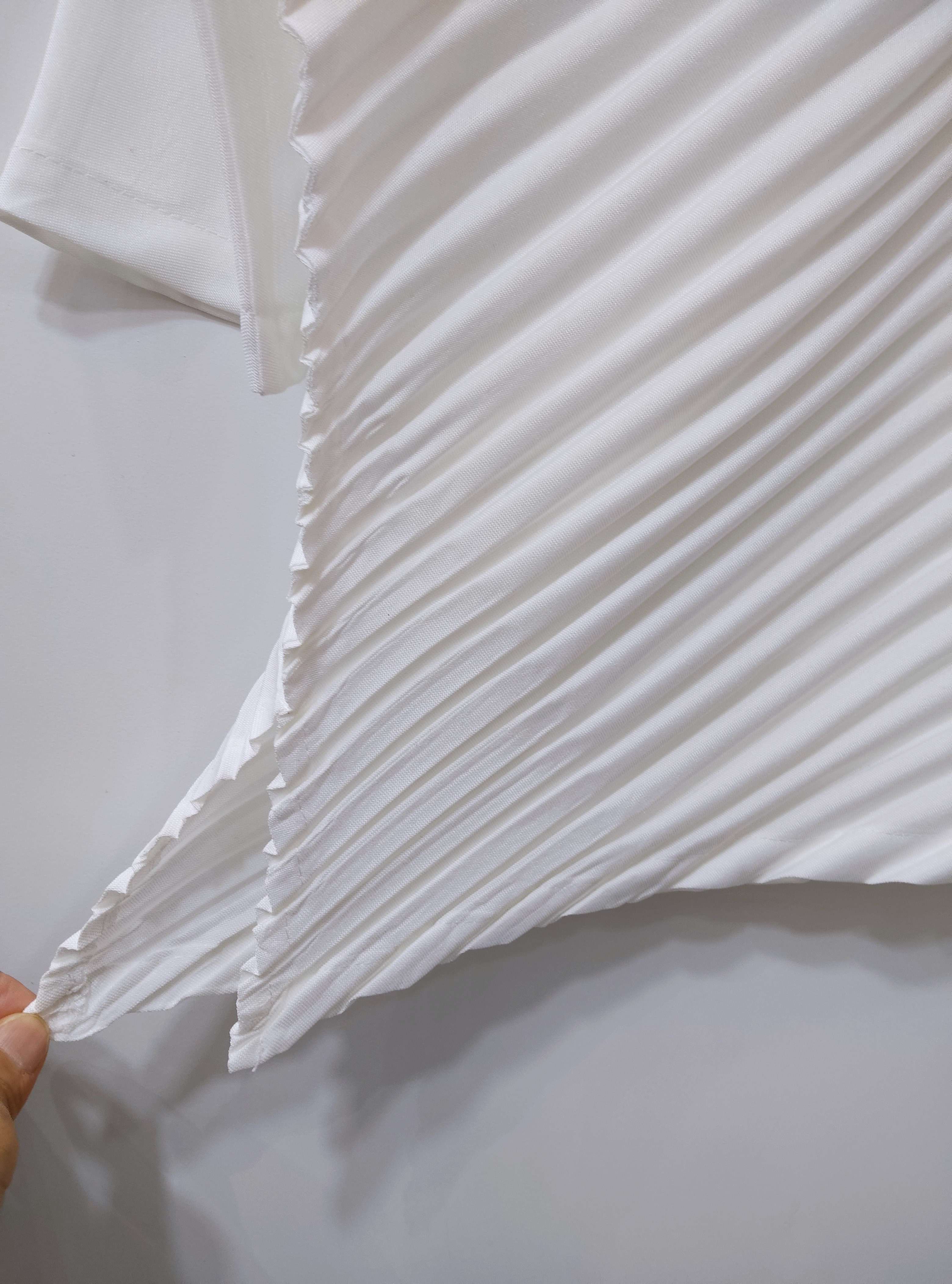 ปรับราคาลง20%!! อกไม่เกิน46 นิ้ว! 2MUAY รุ่น GJO2010 เสื้ออัดพลีทคุณภาพ CHIC DIAGONAL PLEATED TOP 6 สี FREE SIZE