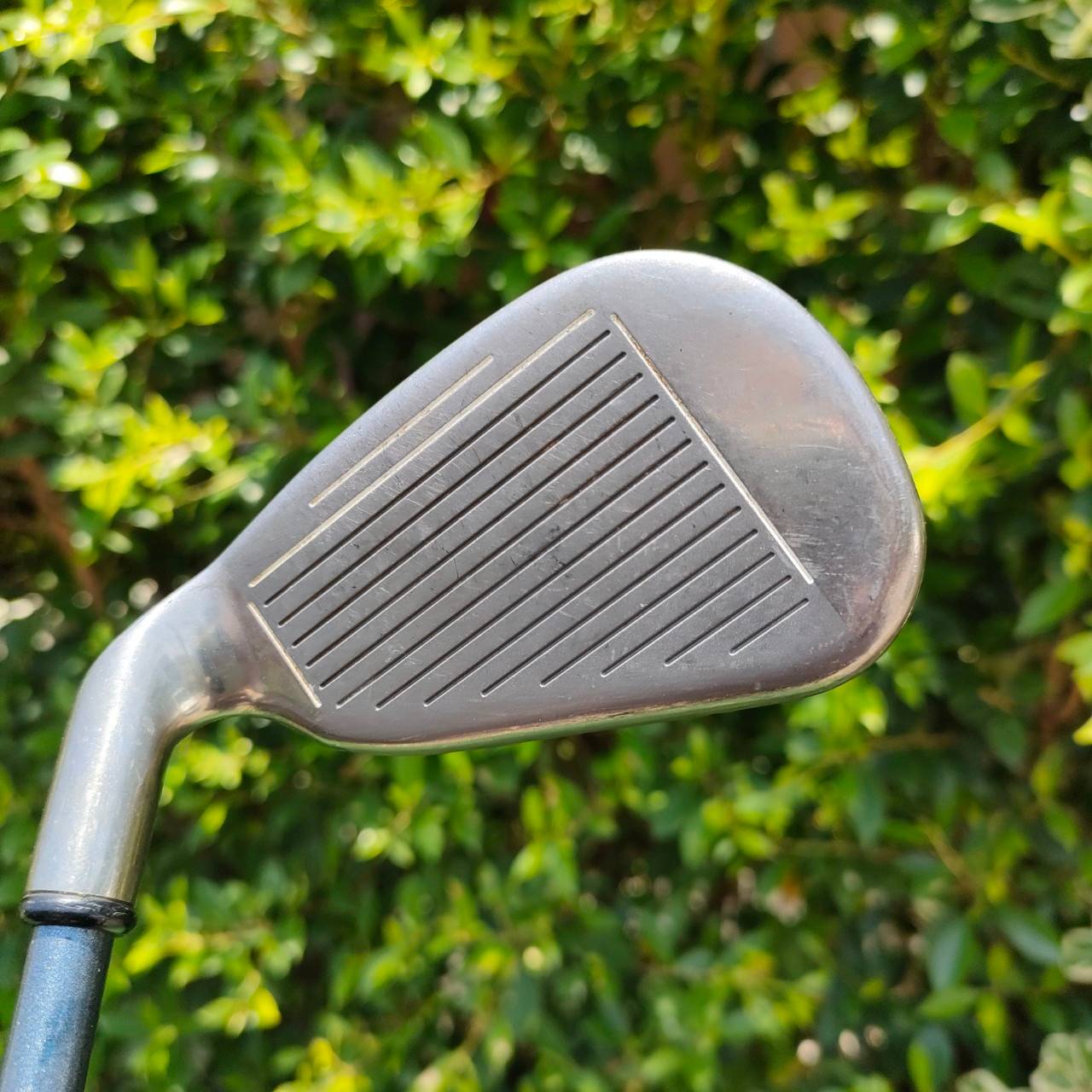 ชุดเหล็ก CALLAWAY HAWK EYE มีเหล็ก 6-9 เเละ PW AW SW ก้าน GBB HAWK EYE UL FLEX R ** กริฟ ไม่ค่อยดีนะครับ ** ชุดนี้เป็นตัว TOP ที่แพงสุดๆ ของแบรนด์ Callaway ในตอนนั้น ที่เป็นชุดที่บอกว่าตีไฟแล็บ เพราะทำจากวัสดุไทเทเนี่ยม หน้าเด้ง ซึ่งหายากมากแม้ในปัจจุบันน