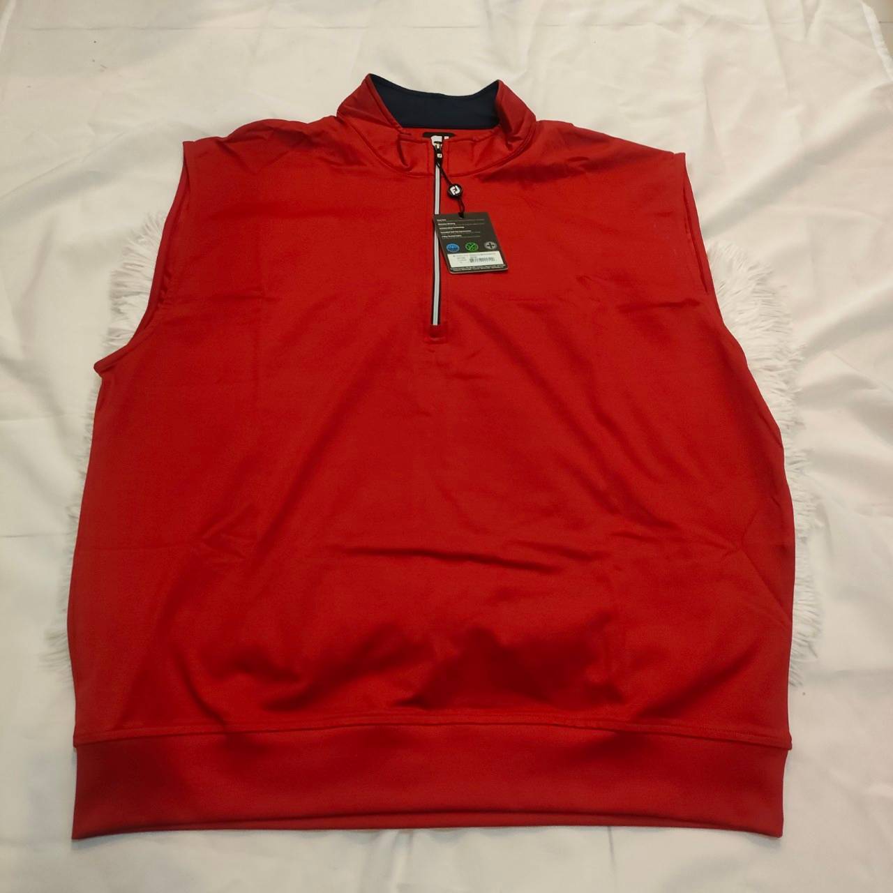 FOOTJOY เสื้อเเขนกุดสำหรับนักกอล์ฟ มี 2 ขนาด ขนาดไชส์ XL / ขนาดไชส์ L สีเเดง ผลิตและออกแบบมาสำหรับนักกีฬากอล์ฟโดยเฉพาะ มือหนึ่ง เก็บจากห้าง ราคาจัดให้ข๊อคแน่นอน!!!