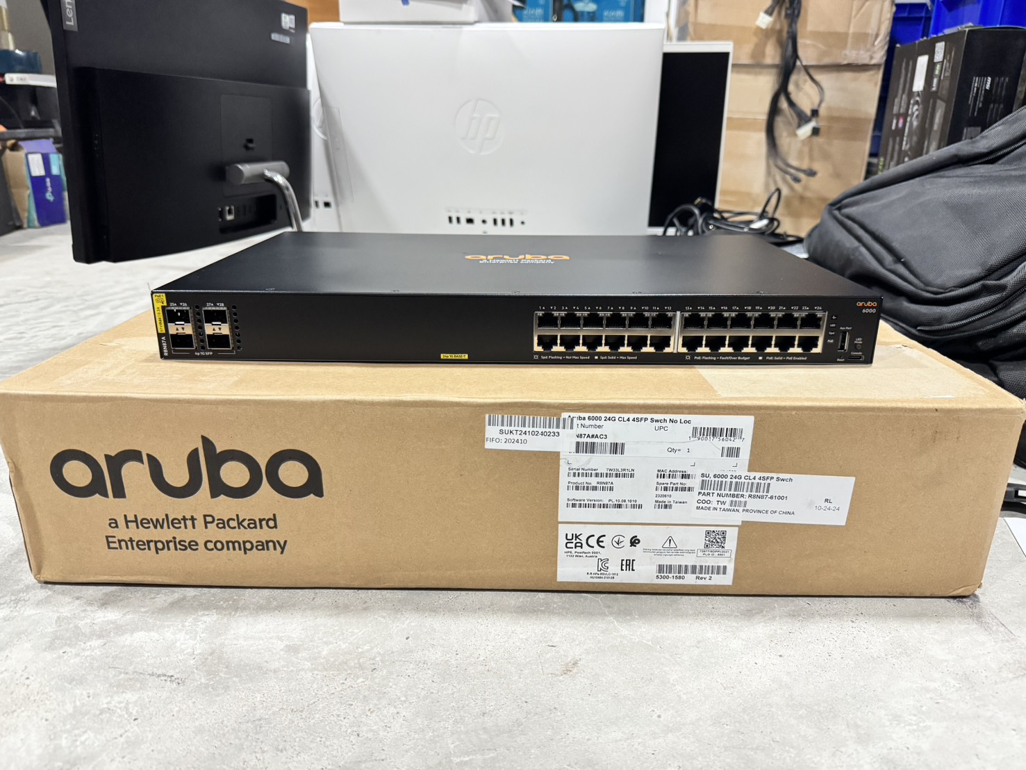 Switch R8N87A Aruba 6000 24G Class4 PoE 4SFP 370W Switch ของใหม่