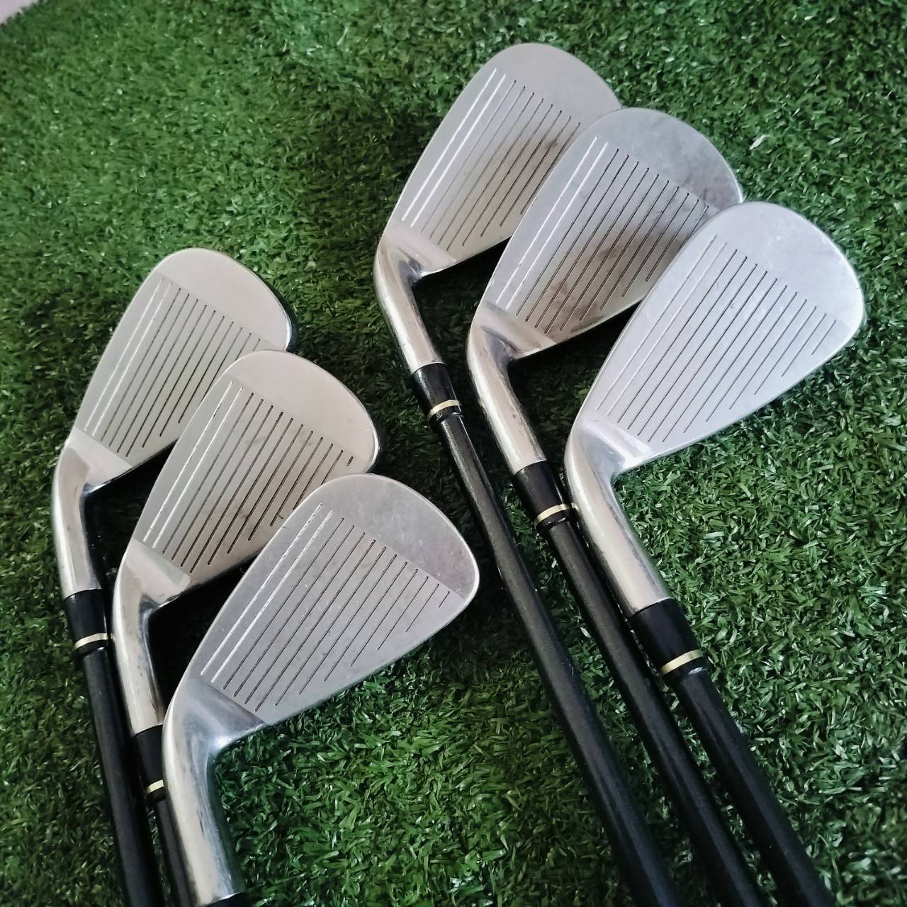 ชุดเหล็ก Nike Slingshot 550 ก้าน DIMANA FLEX S ทั้งชุด สภาพสวย ก้านกริพเดิมหมดทั้งชุด งามๆหน้าเหล็กสวยทุกชิ้น มีเหล็ก 5 6 7 8 9 PW เป็นชุดเหล็กที่ตีง่ายมากๆ ไม้กอล์ฟพรีเมี่ยมมือสอง ของแท้ By NakaraLuxurious