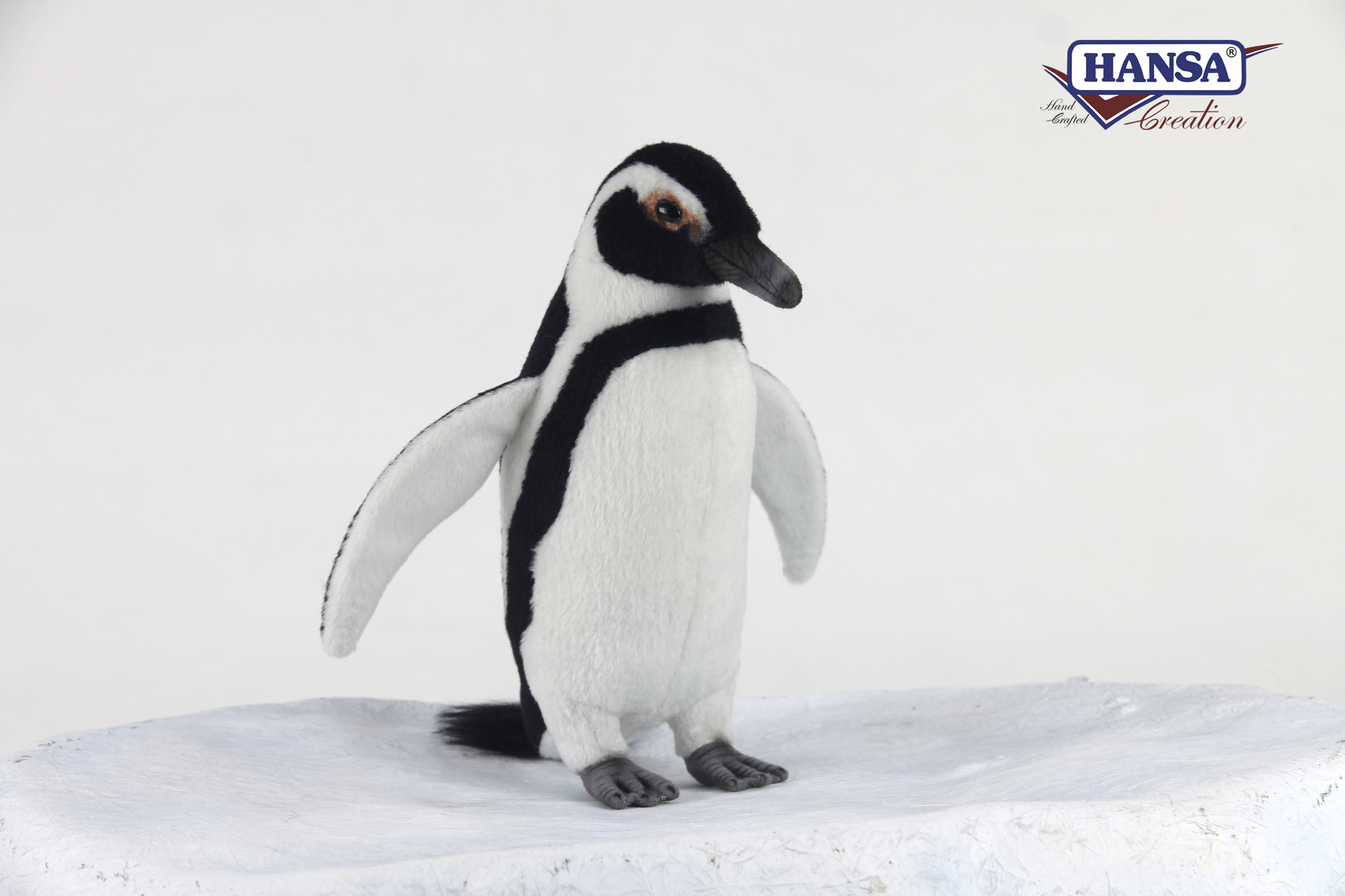 7084 African Penguin 20 cm.H