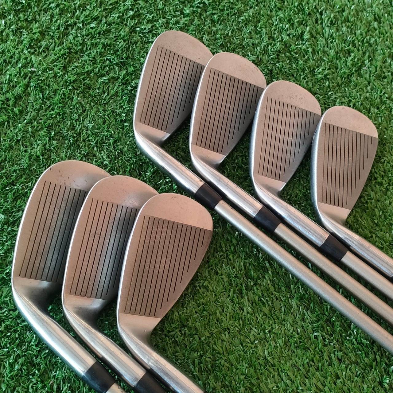 ** ไม้กอล์ฟสำหรับผู้หญิง ** ชุดเหล็ก WILSON 1200 BIMETAL มีเหล็ก 4-9 เเละ PW ก้าน WILSON 1200 FLEX L เหล็กใบใหญ่ตีง่าย มีการถ่วงทังสเตนด้านหลัง ใช้วัสดุแพงมาก ไม้กอล์ฟมือสอง ของแท้ BY NakaraLuxurious