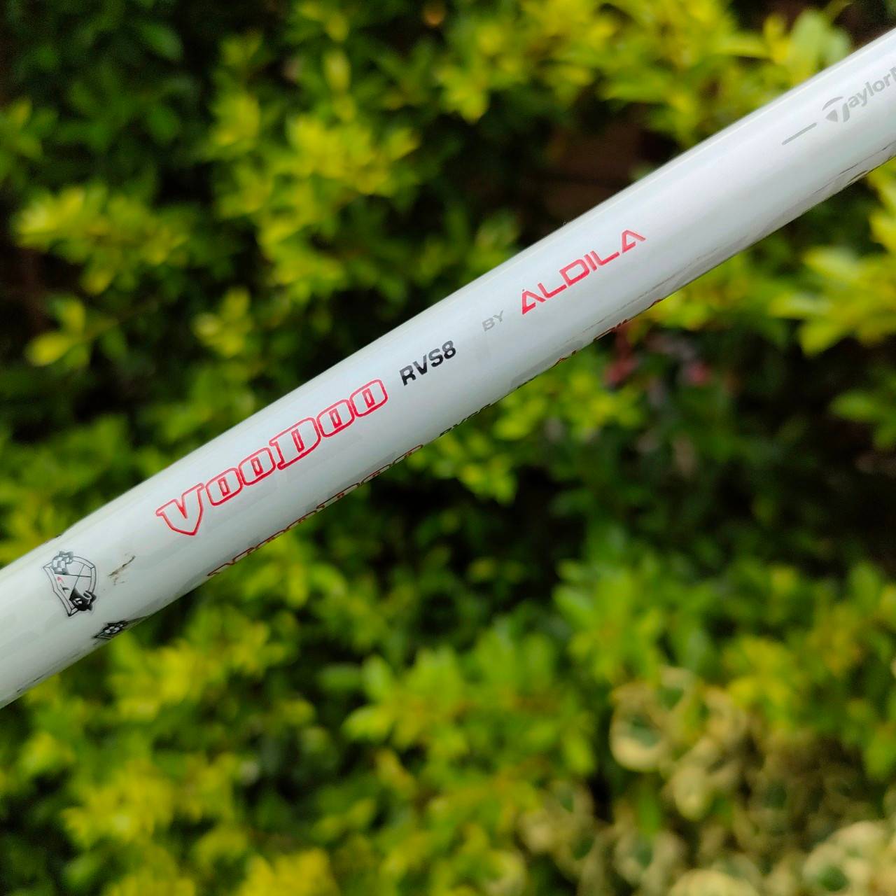 HYBRID 4 TAYLORMADE RESCUE องศา 22 ก้าน ALDILA VOODOO FLEX R ก้านดีมาก รุ่นนี้ นิยมที่สุดใน RESCUE ตีดีตีง่าย เสียงเพราะแน่น!!! สามารถไขปรับให้เข้ากับวงสวิงได้ ไม้กอล์ฟมือสอง ของแท้ BY NakaraLuxurious