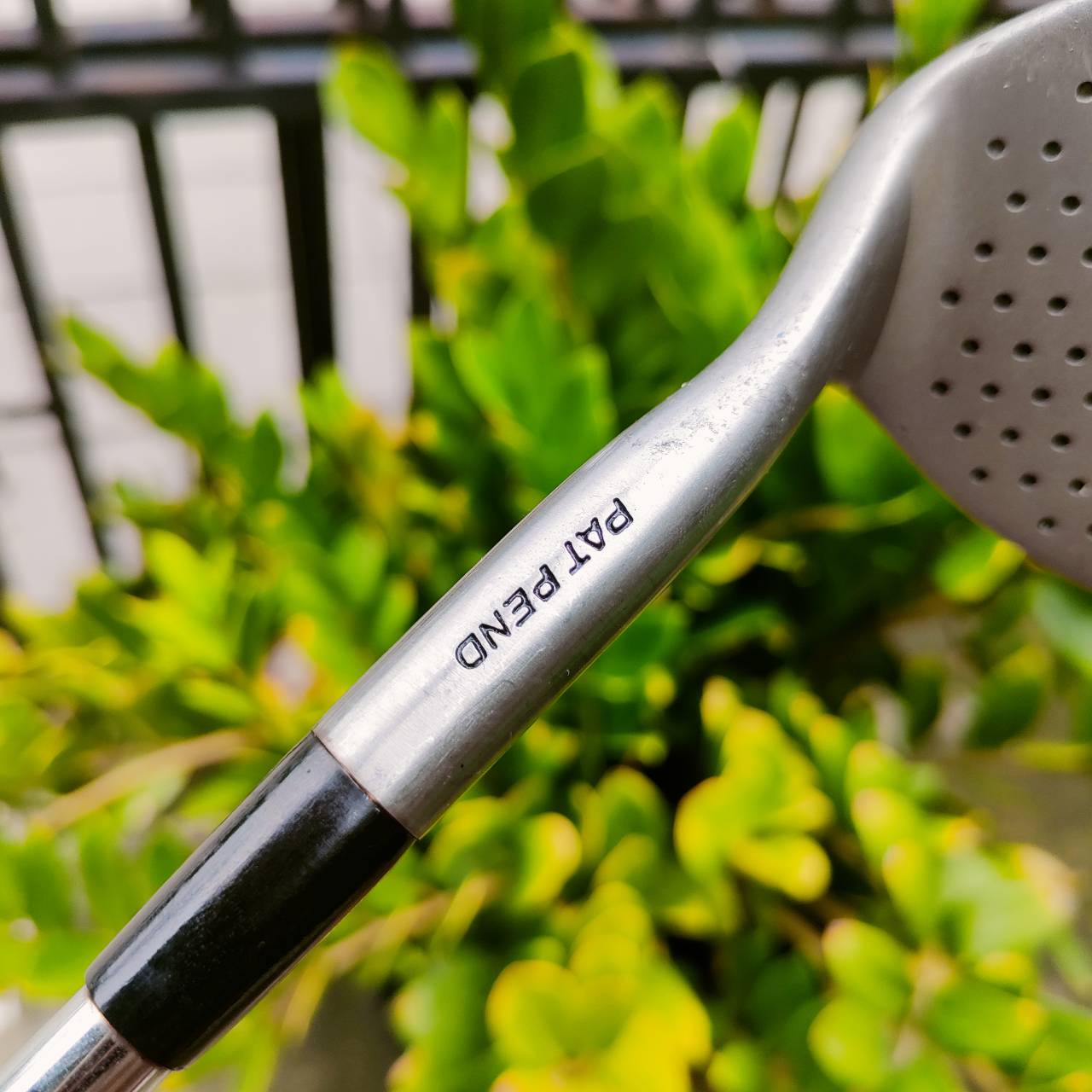 WEDGE ระเบิดทรายโดยเฉพาะ ALIEN SPORT ออกแบบพิเศษ ทั้ง BOUNCE ที่เข้าทรายได้ดี SOLE หนา หน้าใบพิเศษ ชิพง่าย ตีขึ้นทรายได้อย่างสบายๆค่ะ ไม้กอล์ฟพรีเมี่ยมมือสอง ของแท้ By NakaraLuxurious