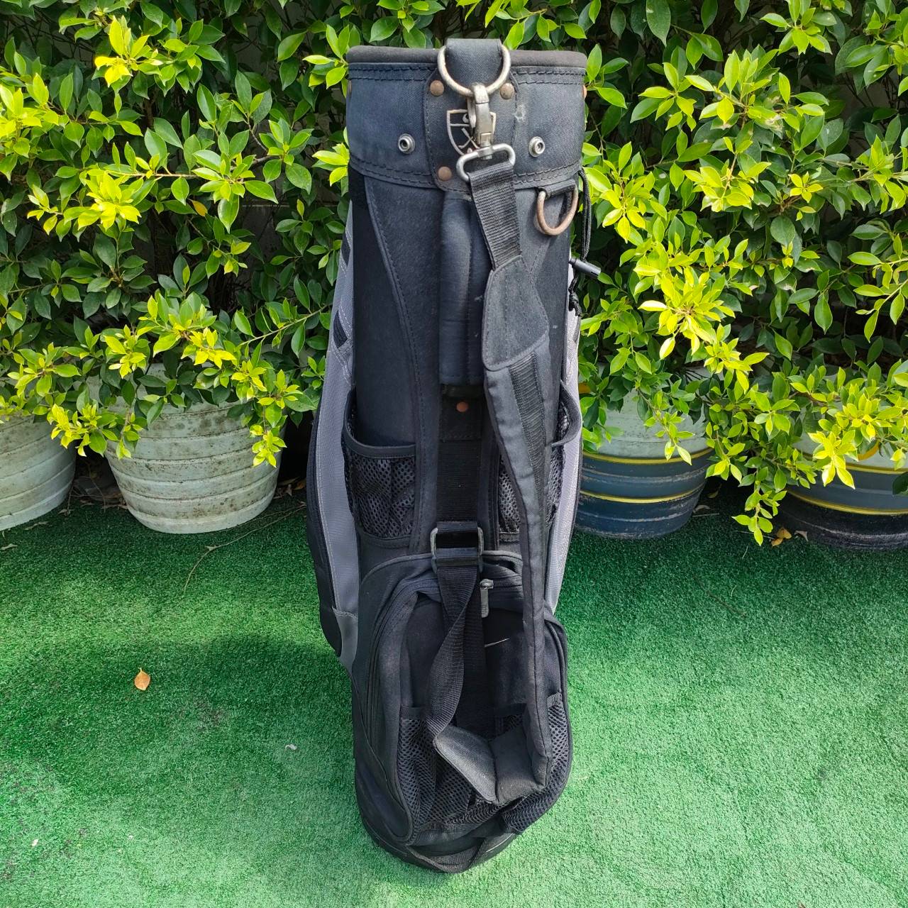 ถุงกอล์ฟ NIKE มือสอง ถุงกอล์ฟ มีสีซีด นิดหน่อย นอกนั้นสภาพสมบูรณ์พร้อมใช้ครับ