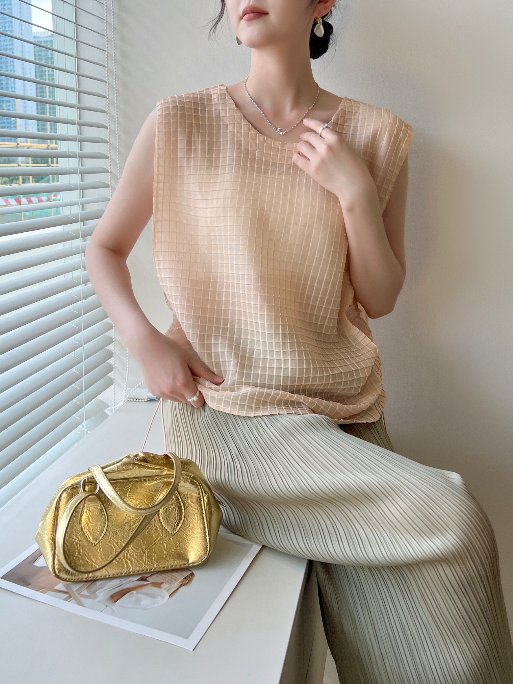 ปรับราคาลง20%!! 2MUAY รุ่น GJO3868 เสื้อพลีททรง OVER SIZE ปรับขนาดได้ SLEEVELESS SQUARE PLEATED TOP 9 สี FREE SIZE