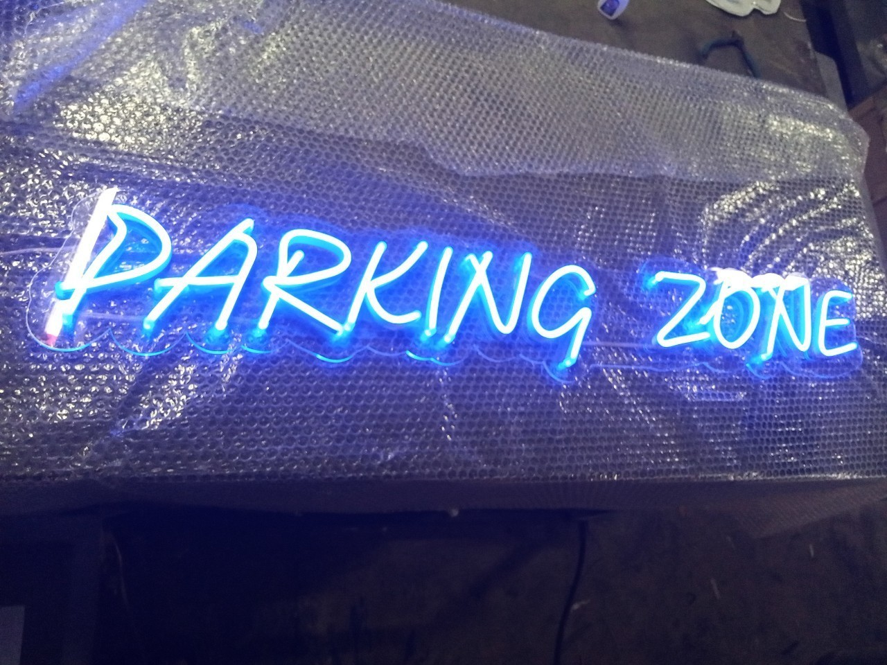 ป้ายไฟนีออน LED อะคริลิคใสรองหลัง