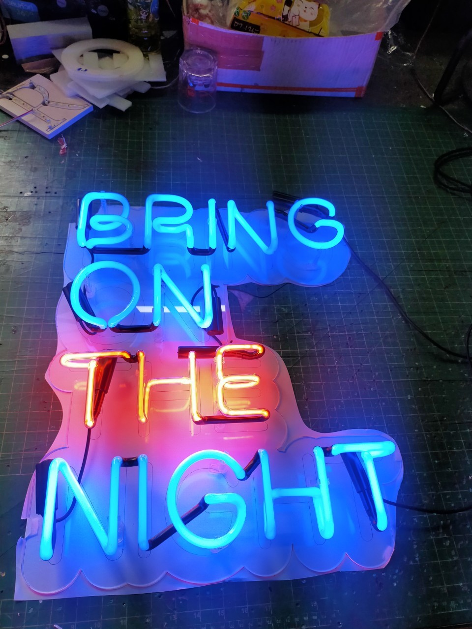 ไฟนีออน เฟค