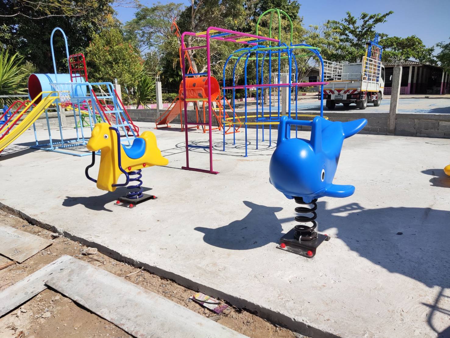 เครื่องเล่นสนามชุดรวมD ประกอบด้วยสไลเดอร์ปีนป่ายแป้นบาสและถังลอด, เครื่องเล่นสนามกลางแจ้ง , เครื่องเล่นสนามเหล็ก, ของเล่น, OutdoorPlayground,สนามเด็กเล่น,เครื่องเล่นงบสพฐ.ประชารัฐ ราคาโรงงาน