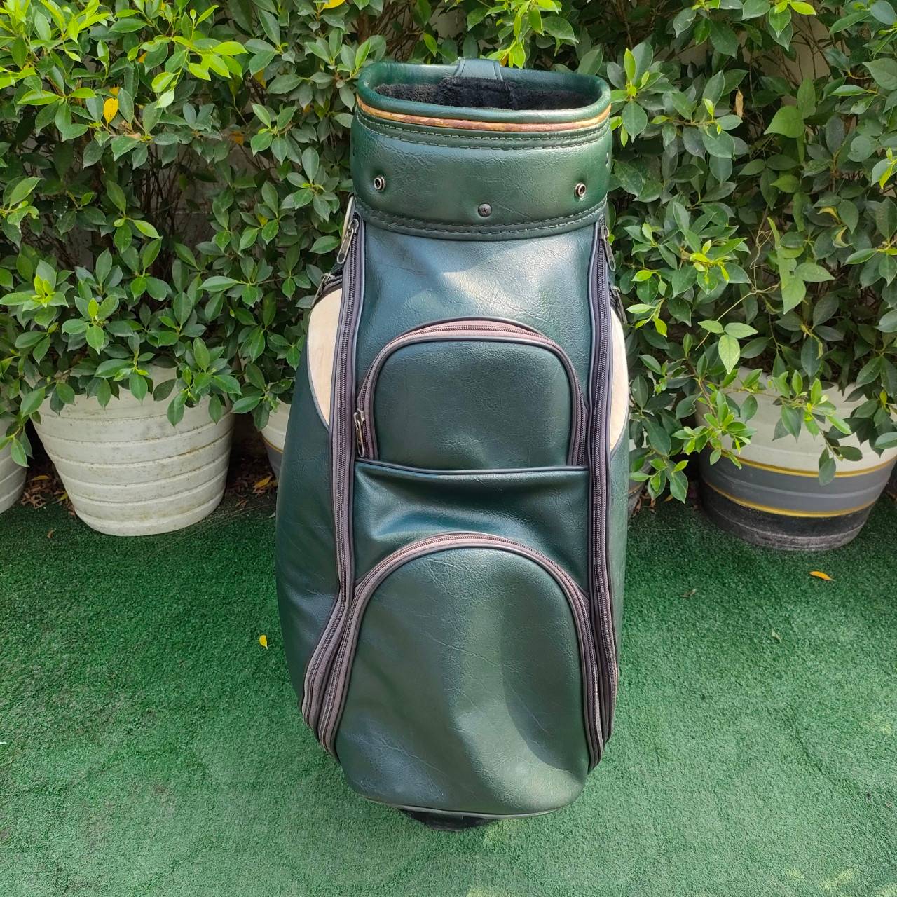 ถุงกอล์ฟมือสอง พร้อมใช้ ถุงหนังแท้ ภายในบุกำมะหยี่ ราคาพิเศษ สุดคุ้มมากๆครับผม