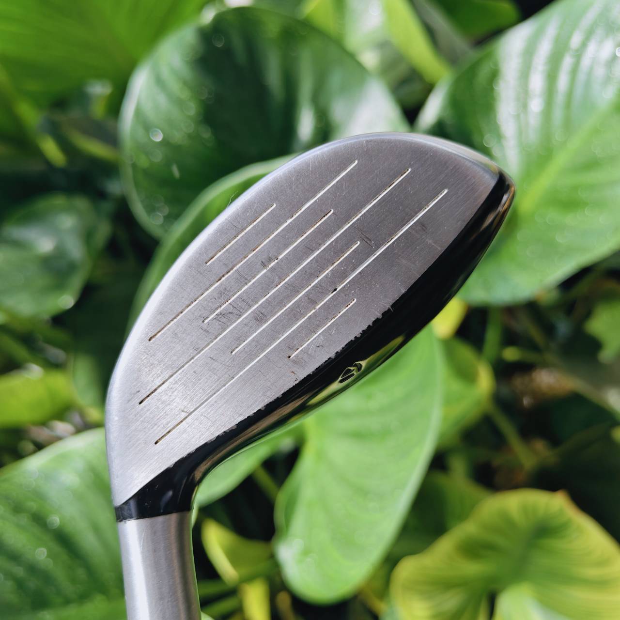 7 Wood TaylorMade r7 ST (21°) ไขปรับทิศทางลูกได้ดี ตีตรงอย่างมาก แม่นยำเป้าหมายที่สุด