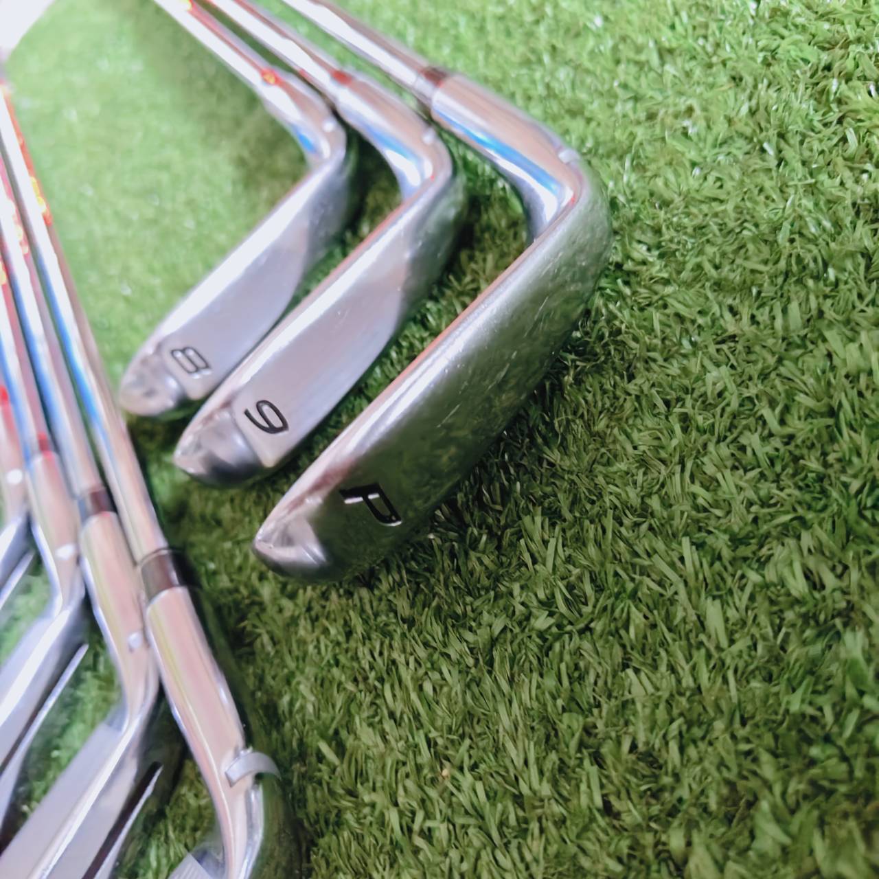 TaylorMade RocketBladez Tour Clean & Classy Design: หัวเหล็กบาง สวยงาม ไม่มีความหนาหลังท็อปไลน์