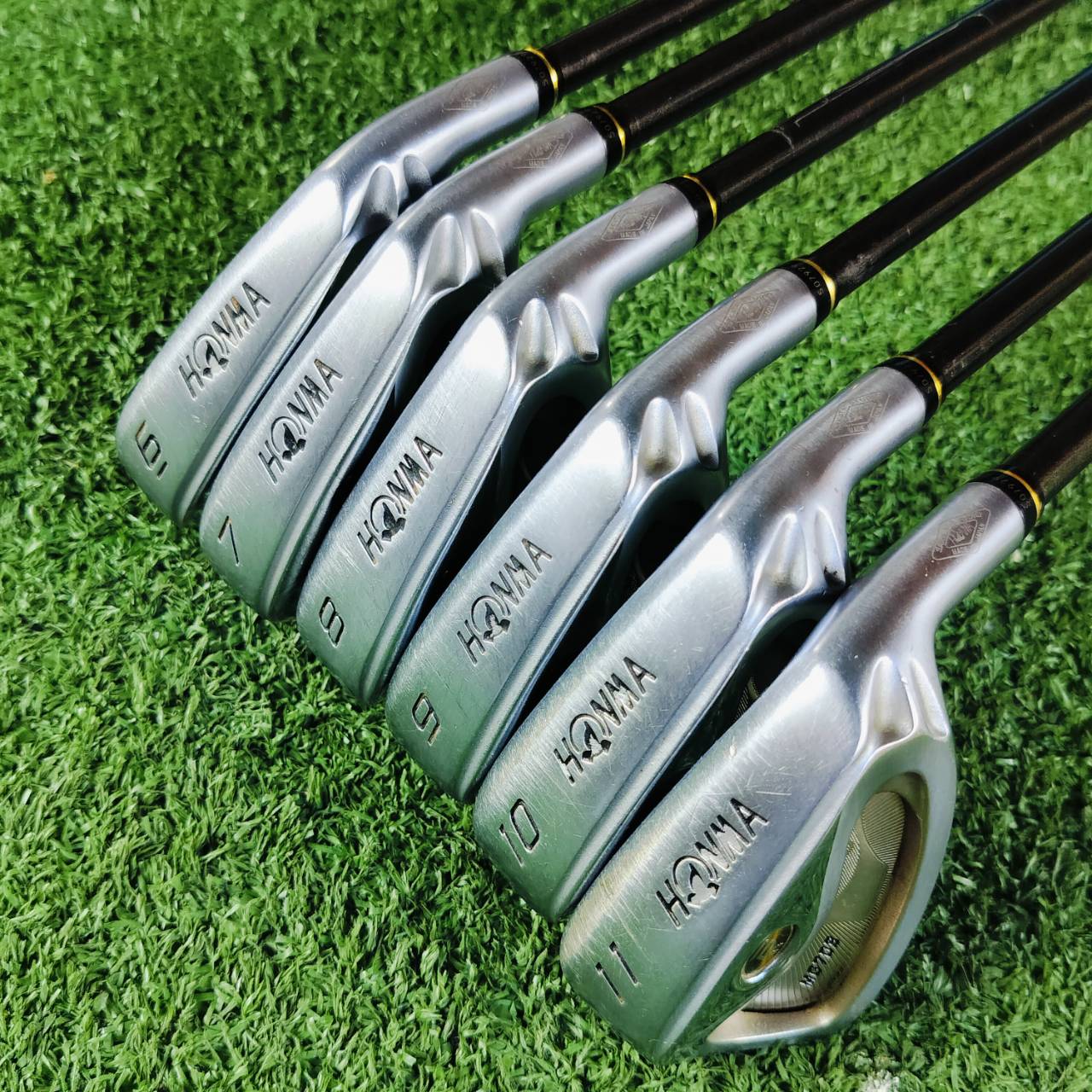 ชุดเหล็ก HONMA BERES MG703 ก้าน ** 2 ดาว ** ก้านถักพรีเมี่ยม เหล็กหน้าเด้งตีไกล สวีตสปอตกว้าง ตีง่าย ก้านเบา 49 กรัม แม้สปีดไม่แรงก็สามารถเร่งสปีดได้ดีมาก MADE IN JAPAN SAKATA ไม้กอล์ฟพรีเมี่ยม ของแท้ By NakaraLuxurious