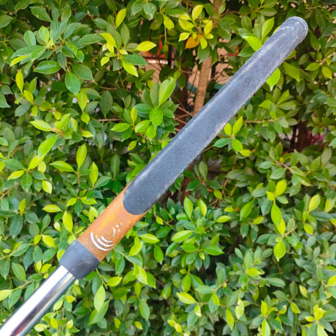 PUTTER ODYSSEY WHITE HOT TOUR ROSSIE ความยาว 34 นิ้ว พัตเตอร์ทรงมอลเล็ตที่ชดเชยสูง และมีการทำบล๊านซ์น้ำหนักได้ดีมาก ไม้กอล์ฟมือสอง ของแท้ BY NakaraLuxurious