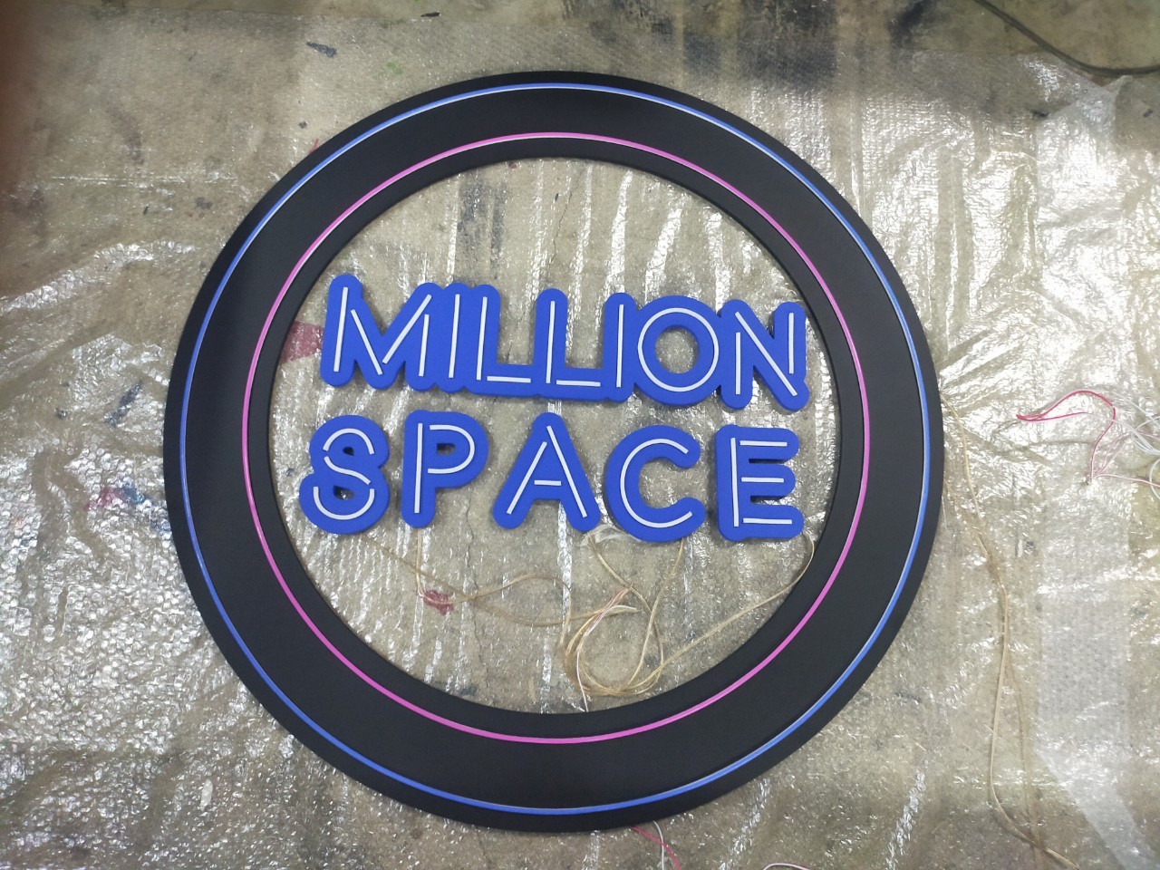 ไฟนีออน เฟค