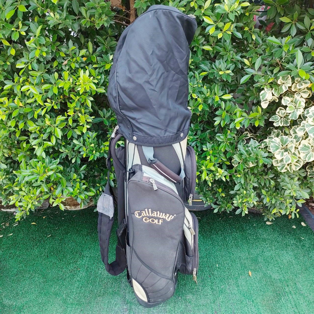 ถุงกอล์ฟ CALLAWAY มือสอง **ตำหนิ มีสีซีด** สภาพโดยรวมใช้ได้ดี ซิปดี ปากถุงดี มีสายสะพาย มือสอง ของแท้ BY NakaraLuxurious