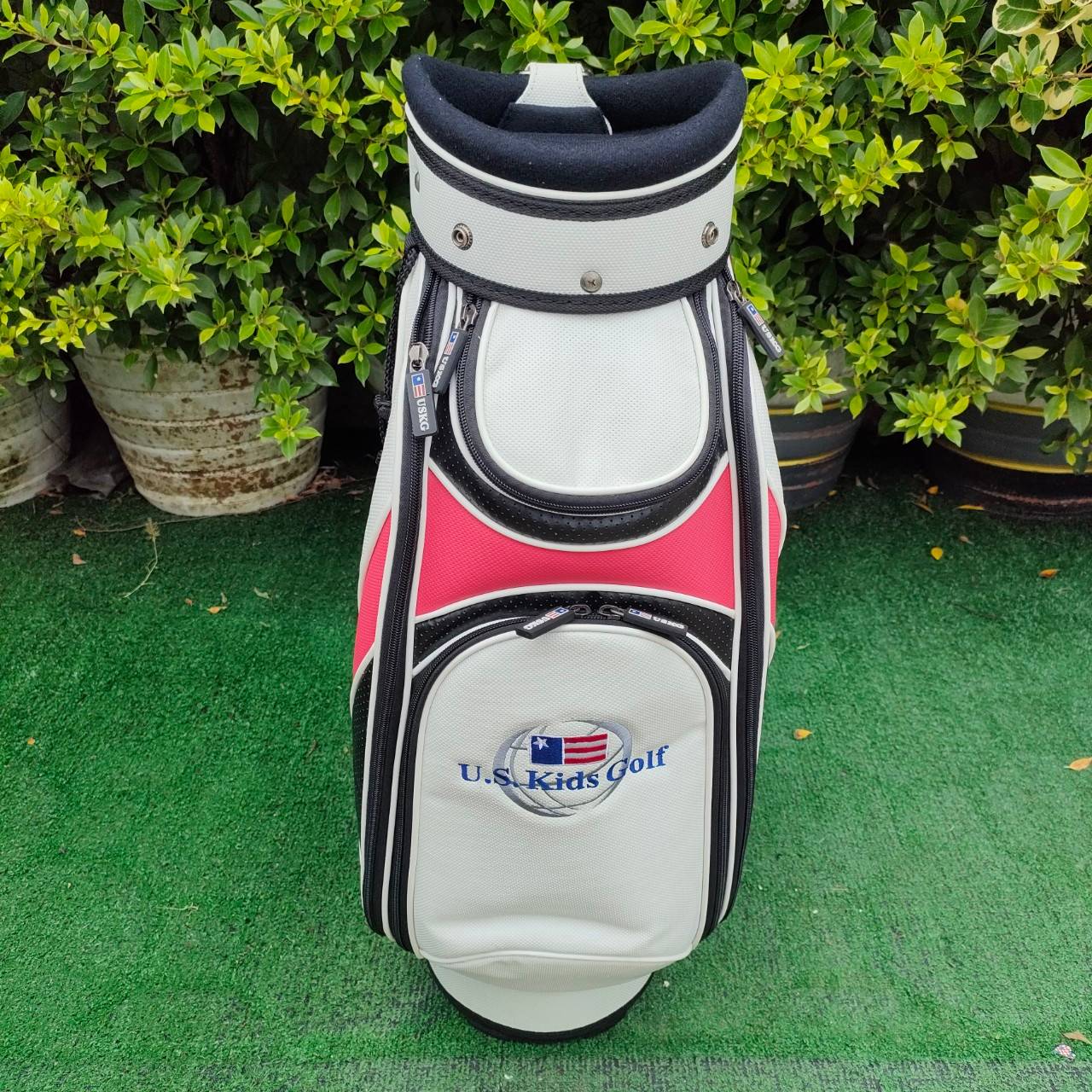 ถุงกอล์ฟเด็ก U.S.KIDS GOLF TOUR SERIES - สีขาวชมพู ขนาดไชส์ของถุง ปากถุง 7.5 นิ้ว ความสูงของถุงกอล์ฟ 28 นิ้ว มือหนึ่ง ของแท้ BY NakaraLuxurious