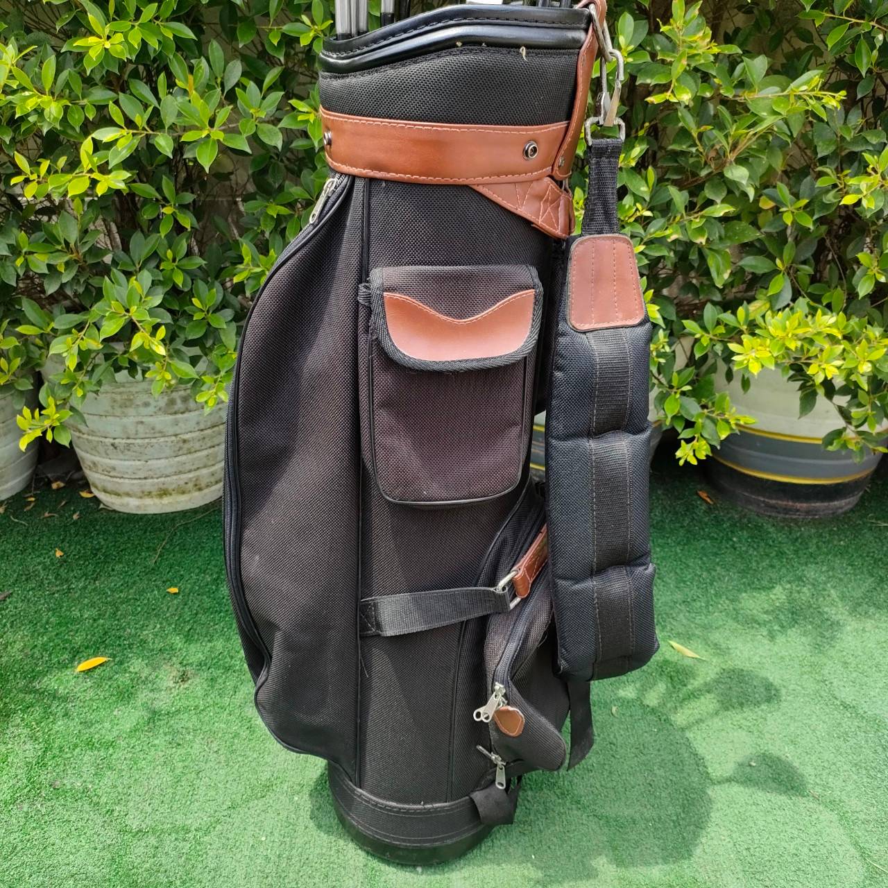 FULLSET DAIWA TEAM DAIWA 301-01 ทั้งชุดประกอบด้วย หัวไม้ 1 , 3 ก้าน DAIWA TR-VII FLEX R ชุดเหล็ก 4-9 เเละ PW SW PUTTER DAIWA พร้อมถุงกอล์ฟ พร้อมออกรอบได้เลยนะครับ