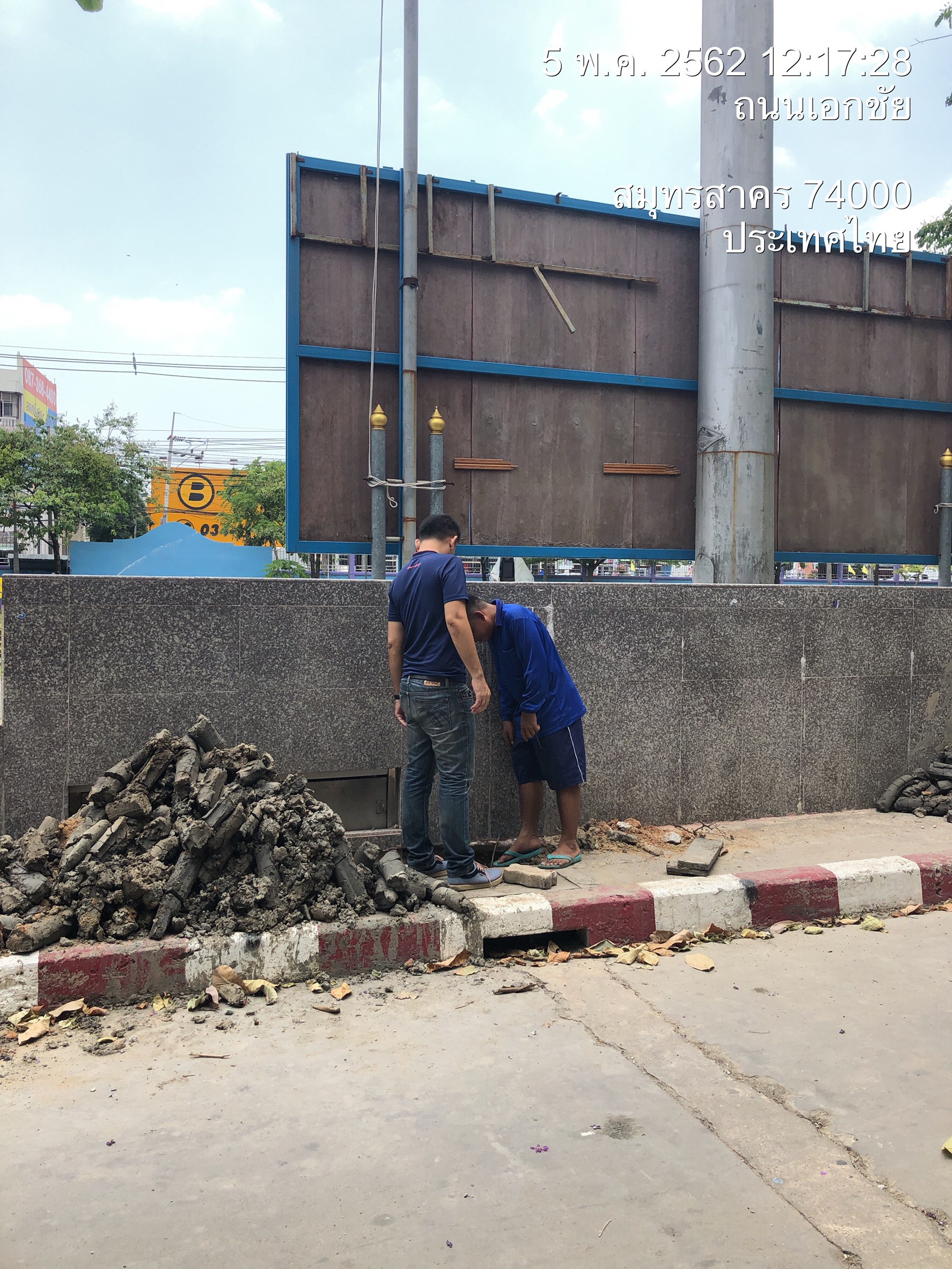 รร. ศึกษานารี ทำหลังคาทางเชื่อมอาคารเรียน