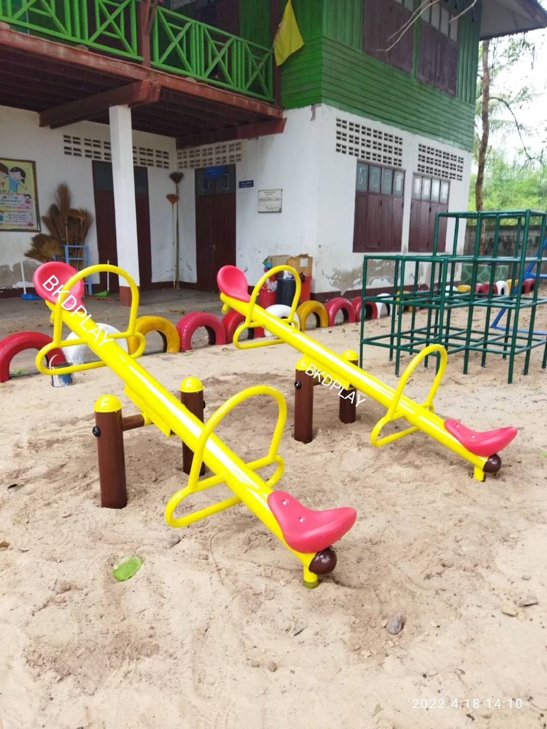 ไม้กระดก, ม้ากระดก ไม้กระดก 4 ที่นั่ง 2 คาน ของเล่นเด็ก สินค้าพร้อมส่ง คิดค่าส่งตามจริง สินค้าราคาโรงงาน