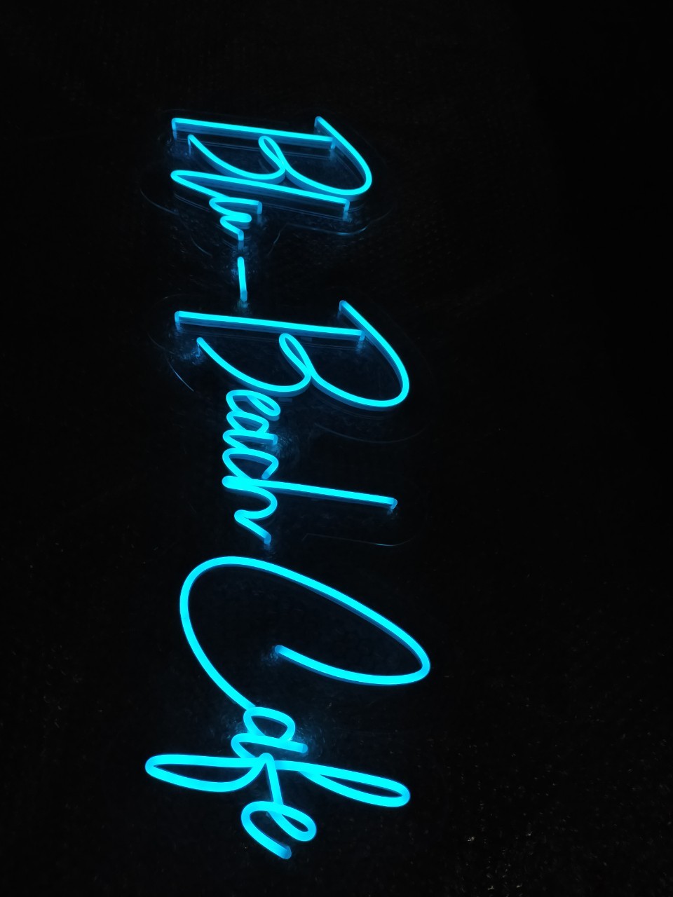 ไฟนีออน เฟค