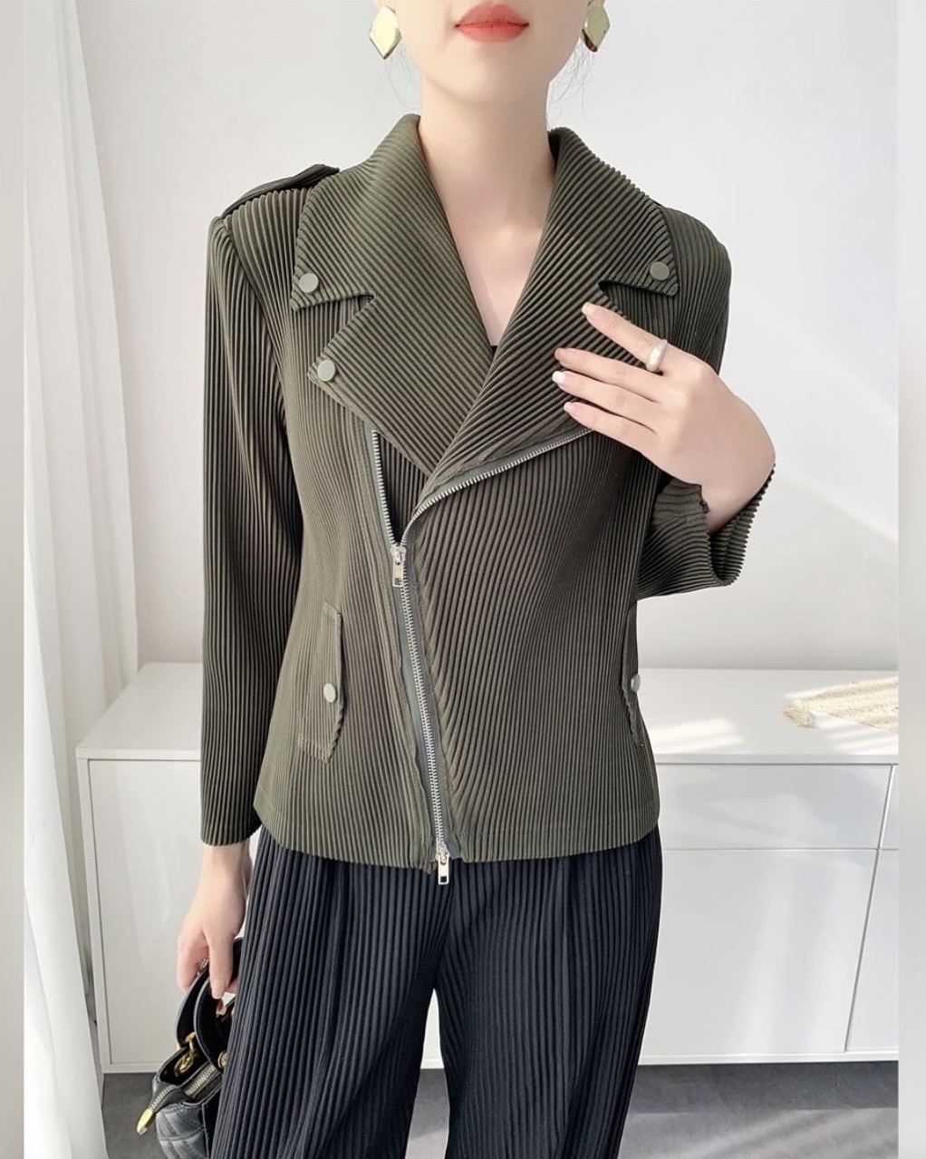 2MUAY รุ่น CX0432 เสื้อคลุมอัดพลีท THICK ASYMMETRIC ZIP PLEATED JACKET / CARDIGAN 5 สี FREE SIZE
