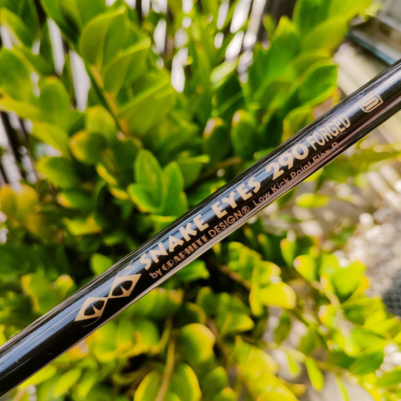 Driver SNAKE EYE องศา 10.5 ก้าน GRAPHITE DESIGND FLEX R หัววัสดุ FORGED TITANIUM 2 ชิ้น เป็นหัว CUSTOM ที่ทำออกมาแบบเจ๋งๆ ไม้กอล์ฟพรีเมี่ยมมือสอง ของแท้ By NakaraLuxurious