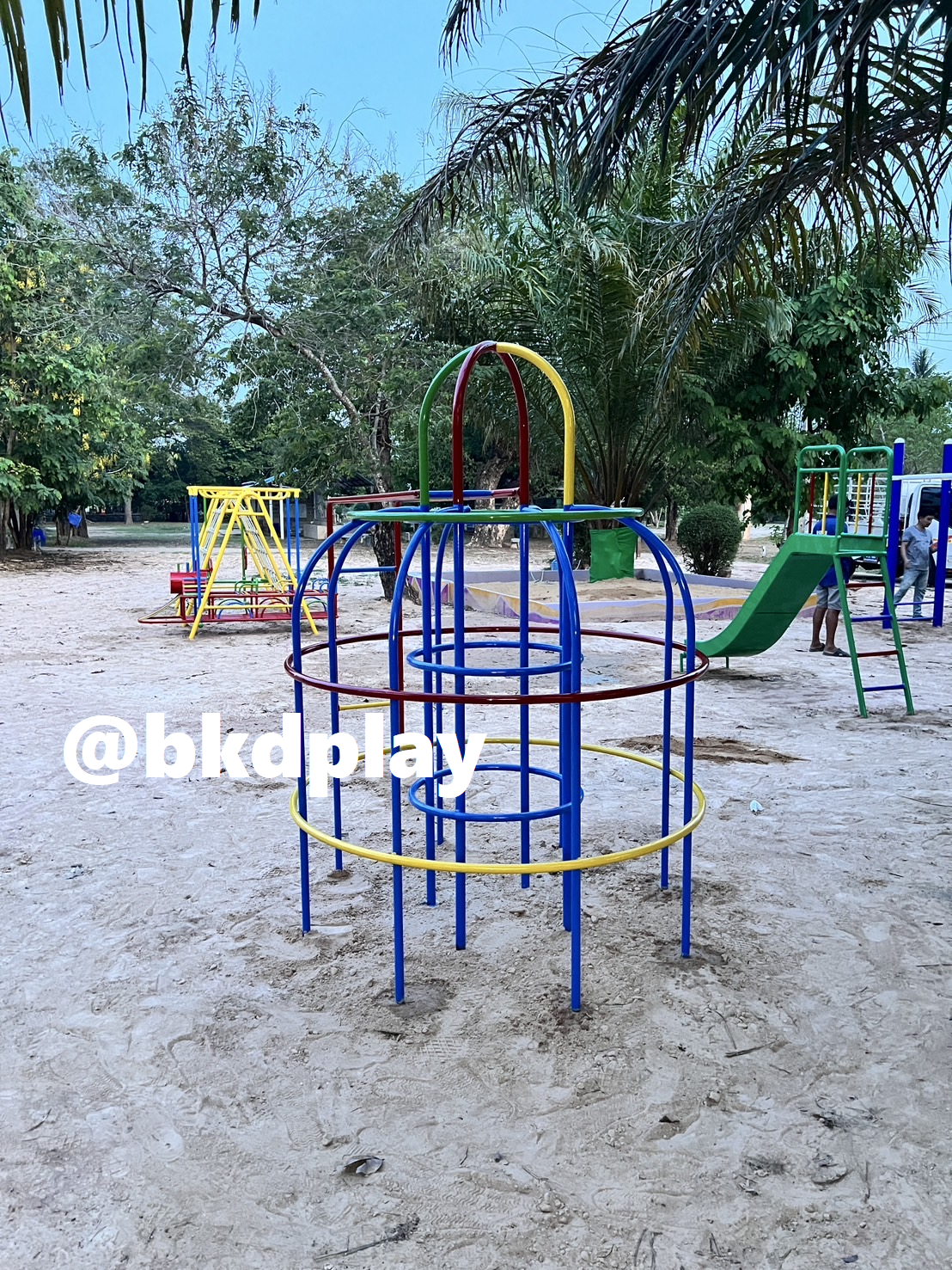เครื่องเล่นสนาม กลางแจ้ง เหล็ก ชุดโดมกลม มีบาร์โหนบาร์ไต่ 2 ชั้น Outdoor Playground, ราคาโรงงาน