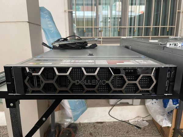 เซิร์ฟเวอร์ Dell Poweredge R740 (CPU Silver 4214 x2 Ram 32 GB SAS 600 GB x4 Power x2) ประกันเศูนย์