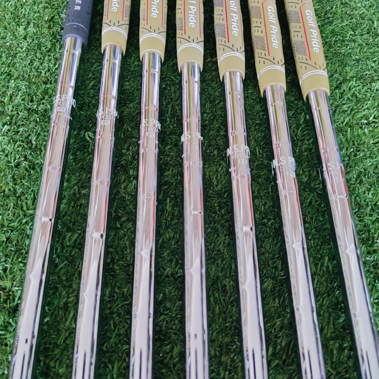 ชุดเหล็ก TSURUYA ONESIDER SE ตีง่ายและไกล เนื่องจากมีดีไซน์ ใบใหญ่ หน้าเด้ง และองศาโกง