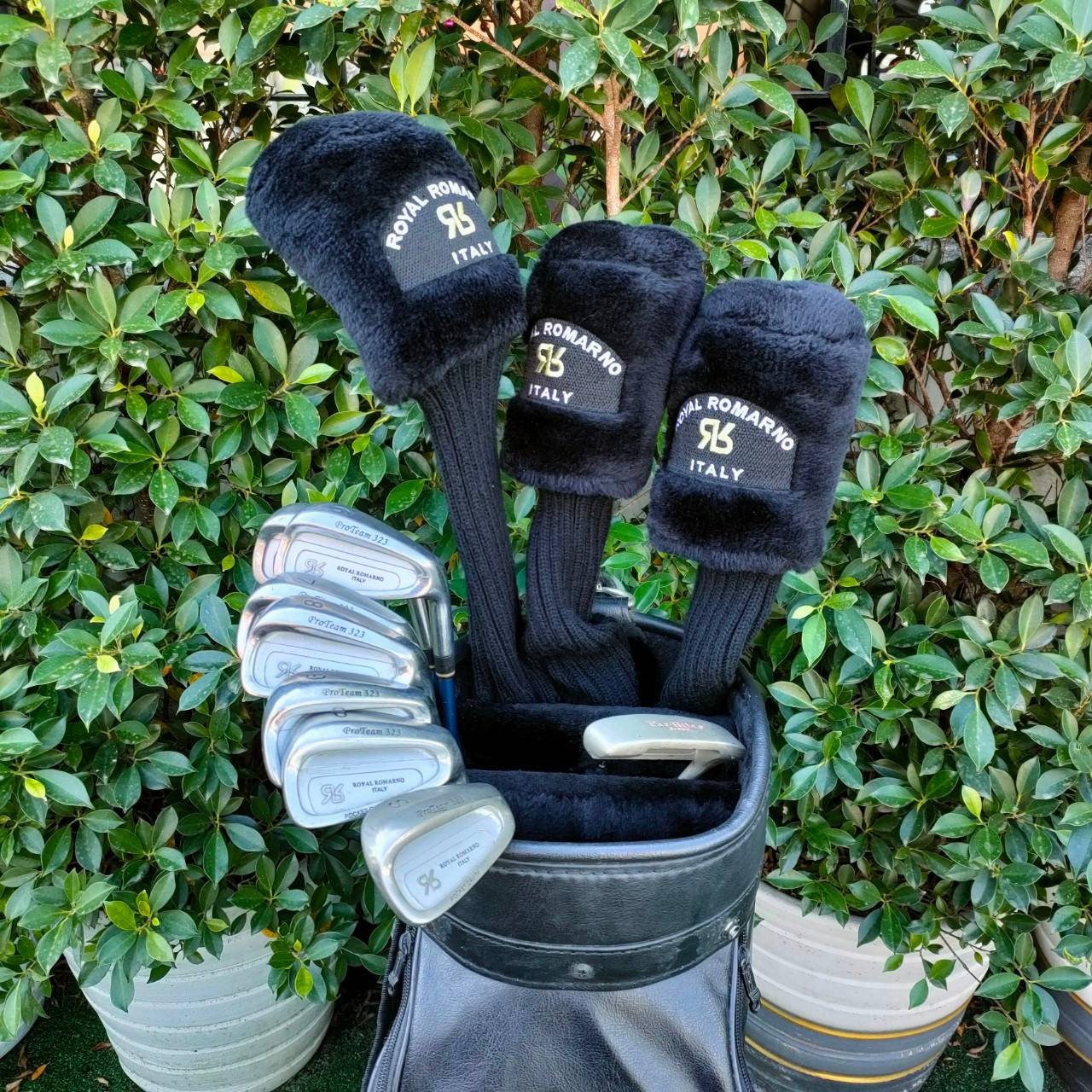 ไม้กอล์ฟครบชุด PROTEAM 323 ROYAL ROMARNO ITALY ทั้งชุดประกอบด้วย หัวไม้ 1,3,5 ก้าน PROTEAM 323 ROYAL ROMARNO ITALY FLEX R ชุดเหล็ก 5-9 เเละ PW SW PUTTER สวยพัตต์ง่าย พร้อมถุงกอล์ฟภายในบุกำมะหยี่อย่างดี