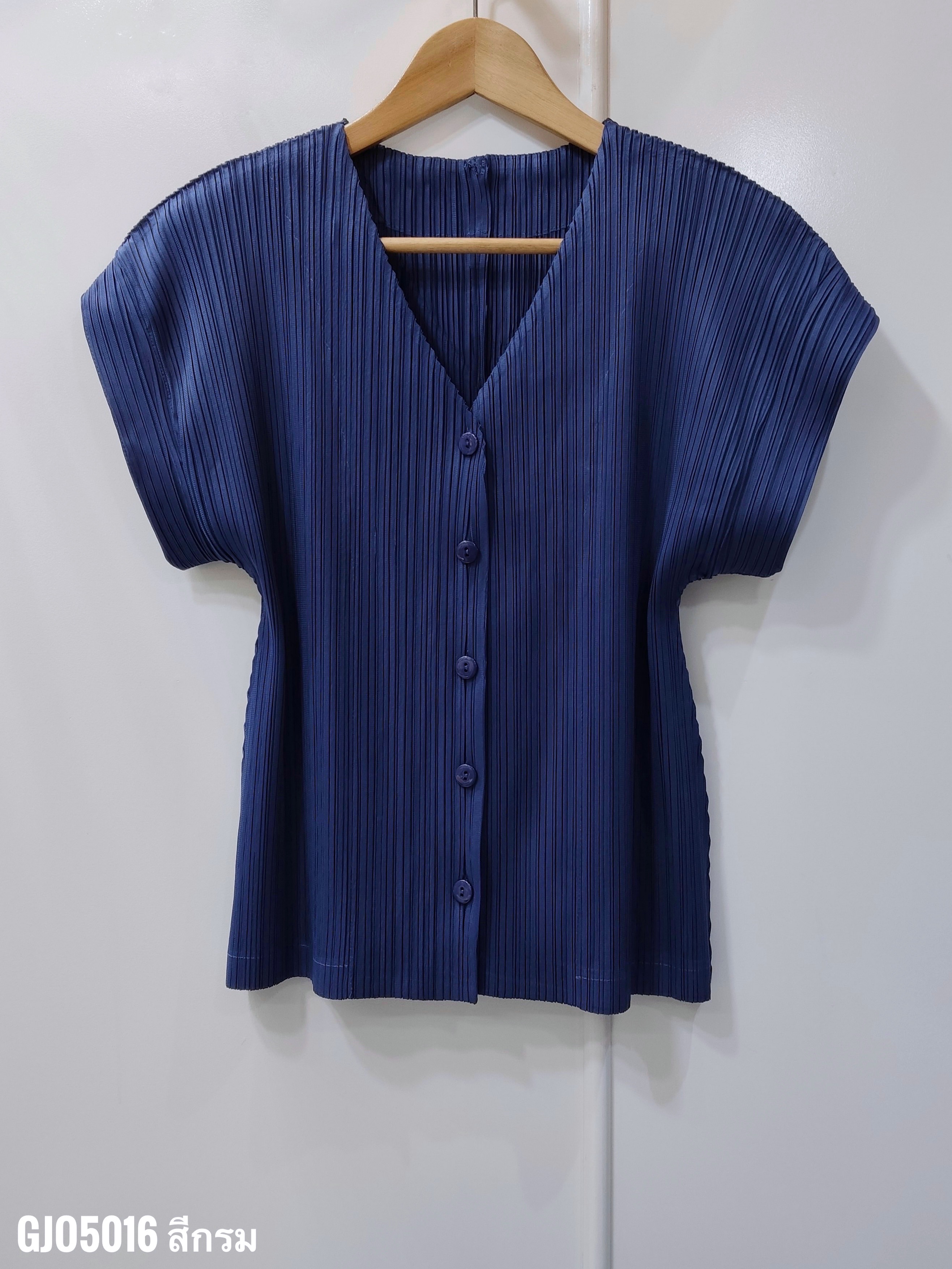 ปรับราคาลง20%!! 2MUAY รุ่น GJO5016 เสื้ออัดพลีทคุณภาพ SHORT SLEEVE V NECK BUTTON FRONT PLEATED TOP 10 สี FREE SIZE