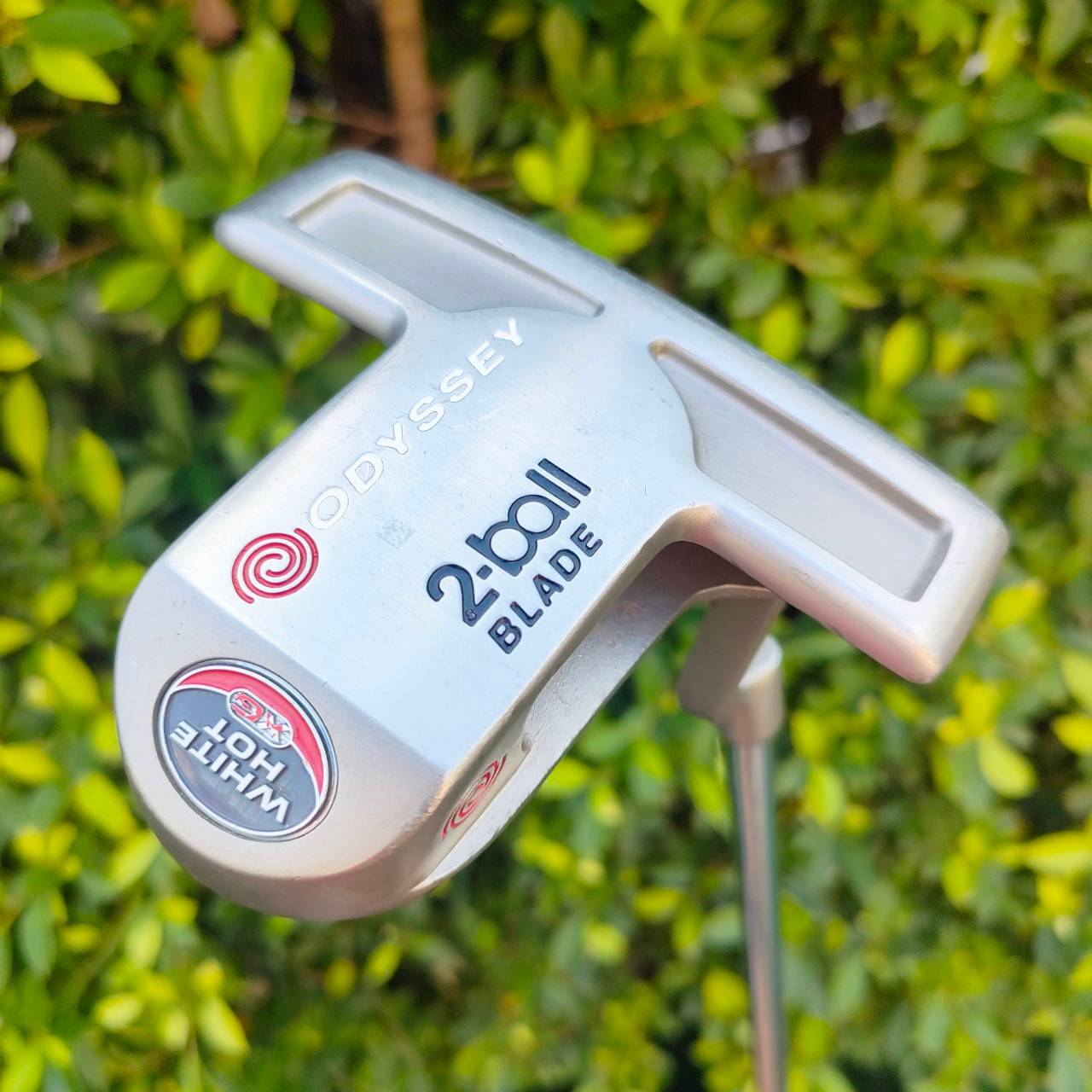 PUTTER ODYSSEY 2-BALL BLADE WHITE HOT XG ความยาว 34 นิ้ว สองบอลเล็งง่าย และเวลาเหวี่ยงจะรู้เลยว่าสโตรค ของเรานั้นเบี้ยวหรือไม่ กริพสวยเดิม สุดยอดเพราะหน้า XG ไม้กอล์ฟมือสอง ของแท้ BY NakaraLuxurious